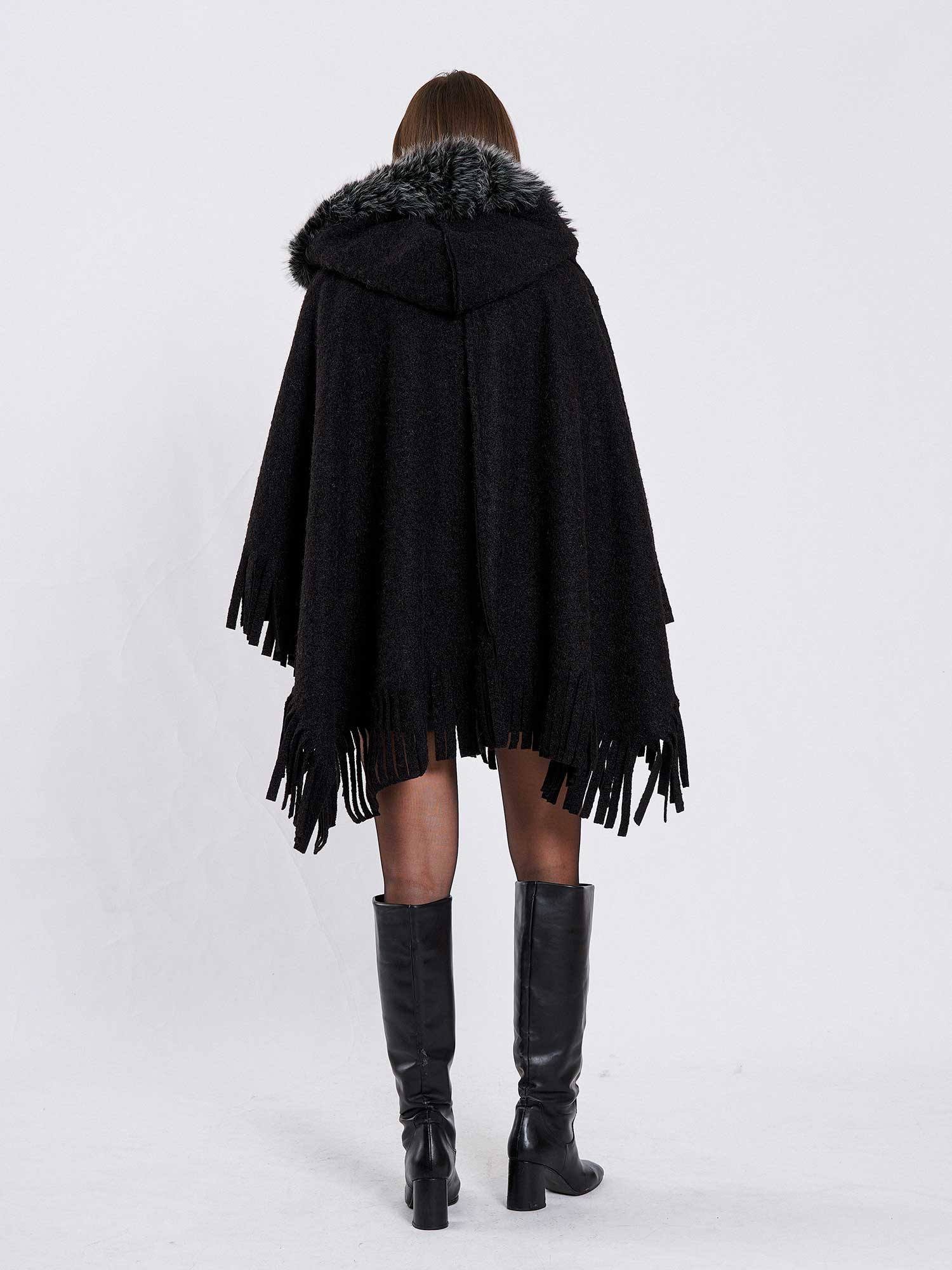 210022 Şapkası Kürklü Parçalı Panço