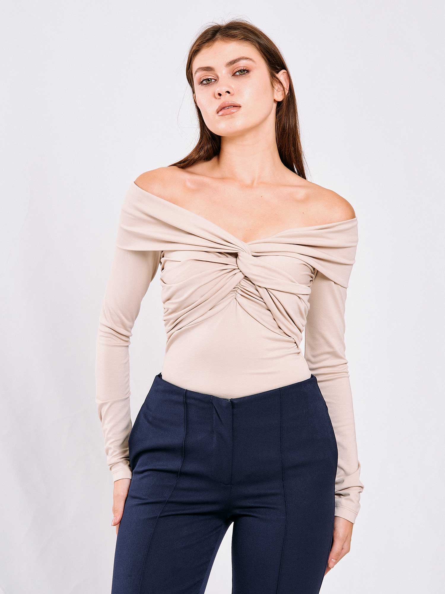 071774 Önü Büzgü Düşük Omuz Bluz