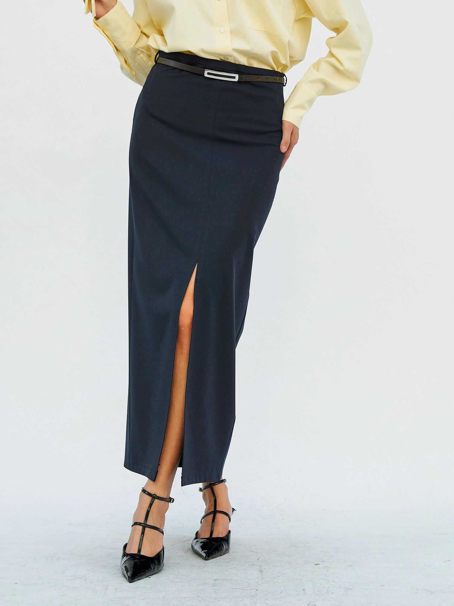 041093 Önü Yırtmaçlı Kemerli Etek