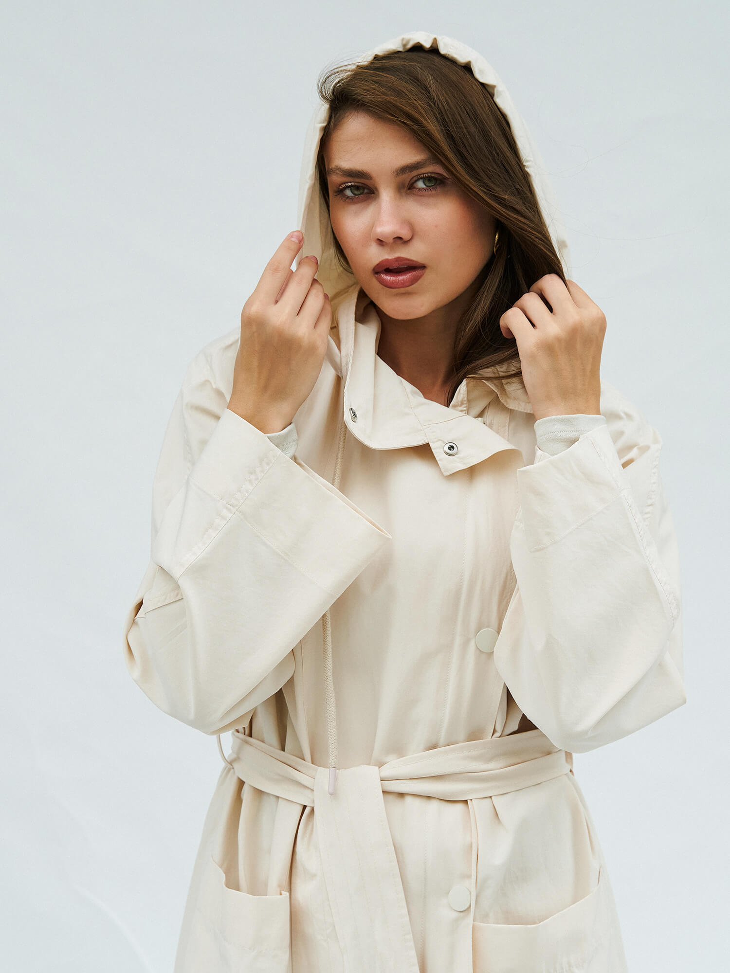 250344 Kapüşonlu Uzun Yağmurluk