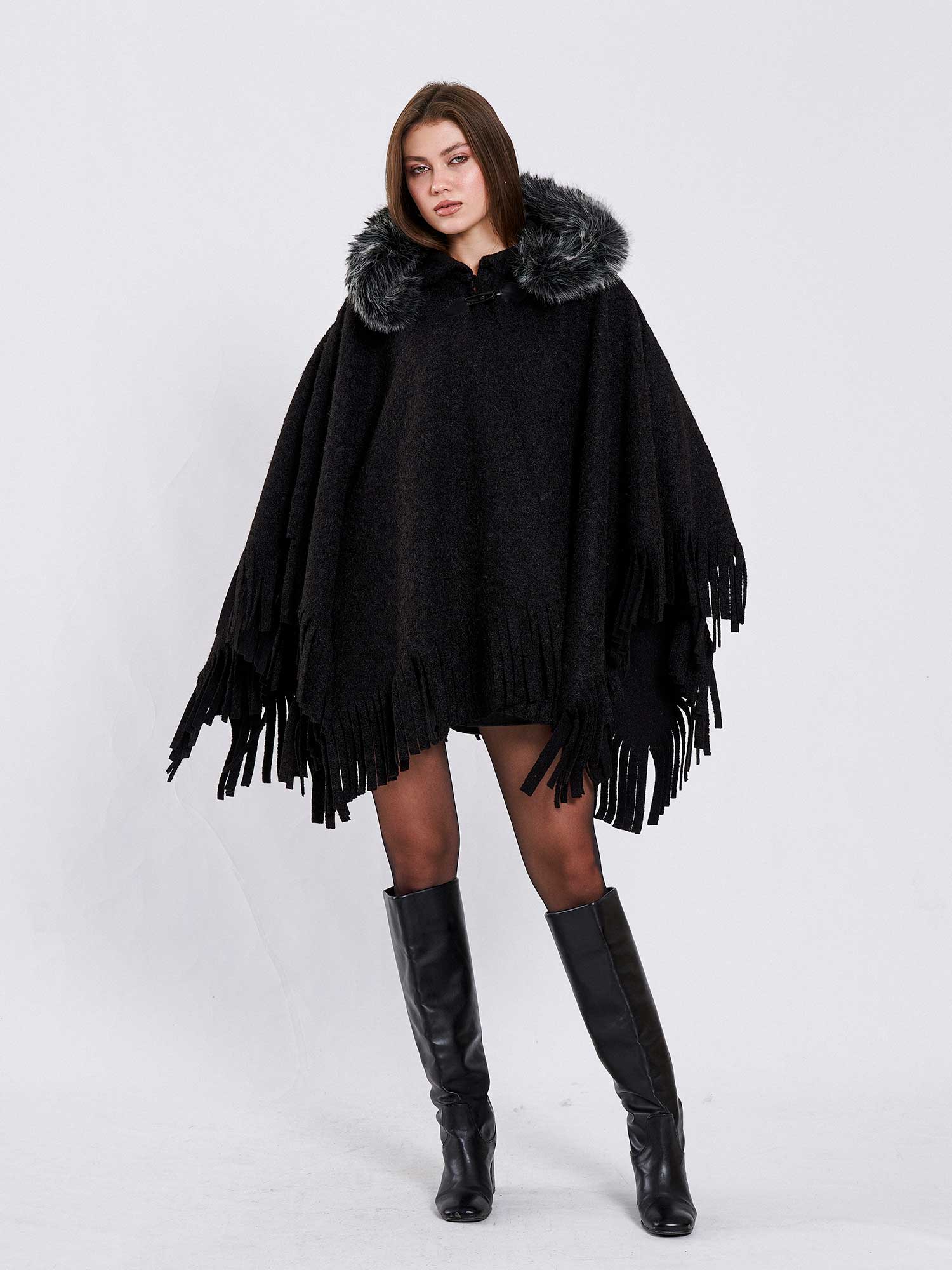 210022 Şapkası Kürklü Parçalı Panço