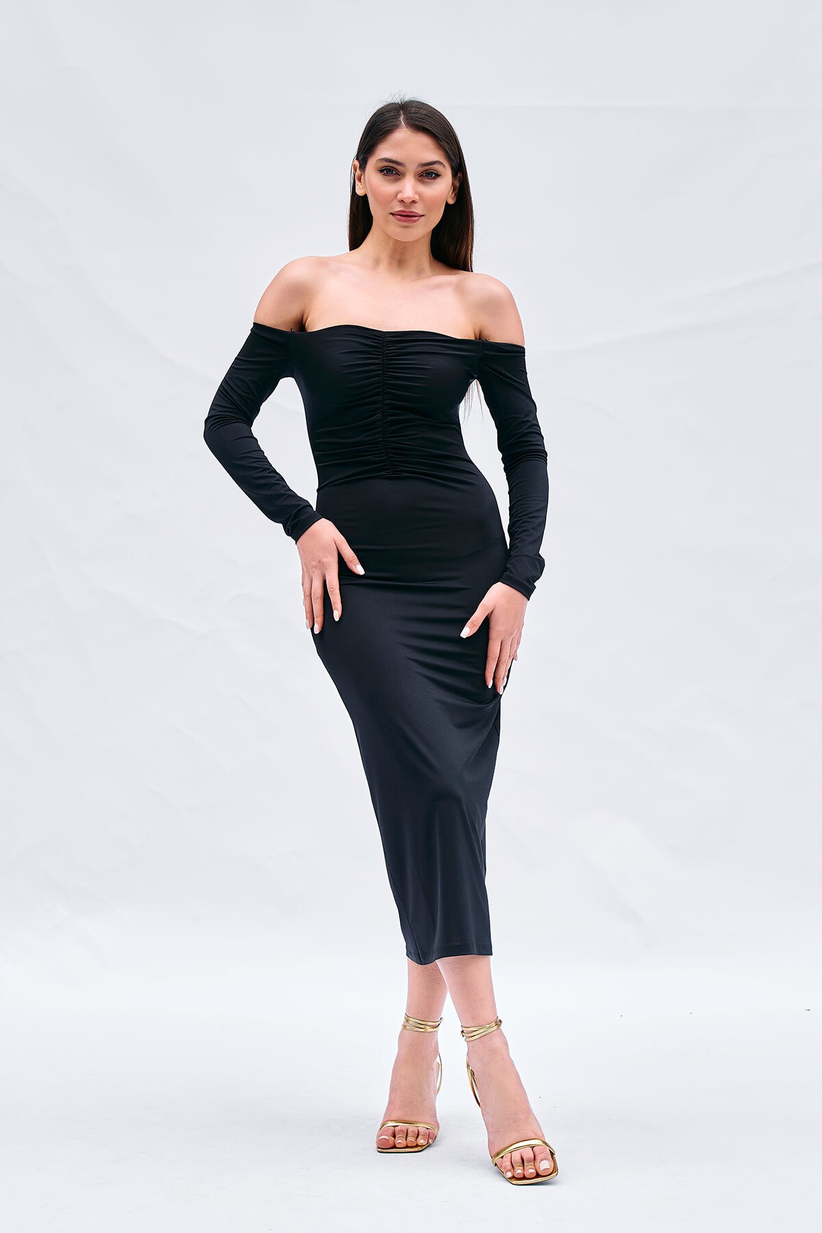 111313 Maxikleid mit tiefen Ärmeln und Brustfalten