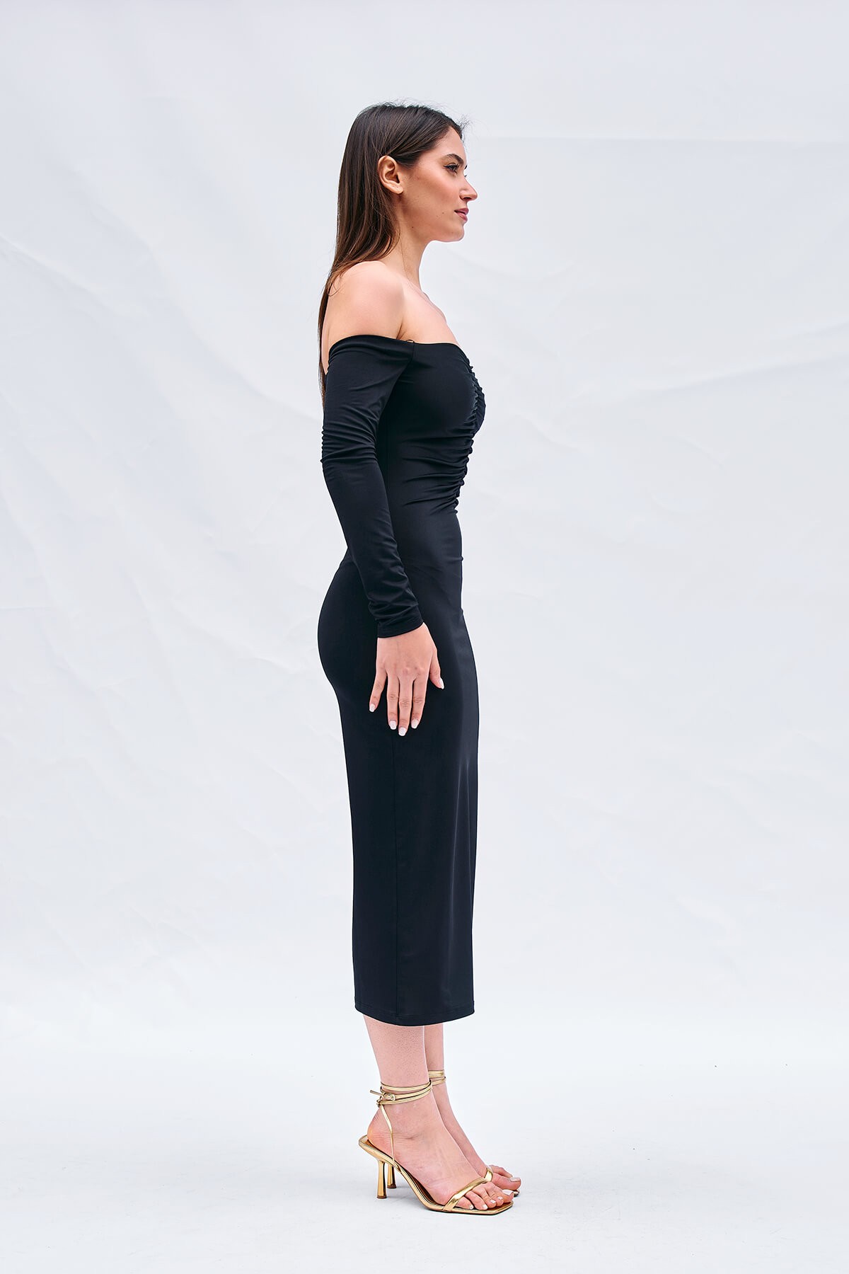 111313 Maxikleid mit tiefen Ärmeln und Brustfalten