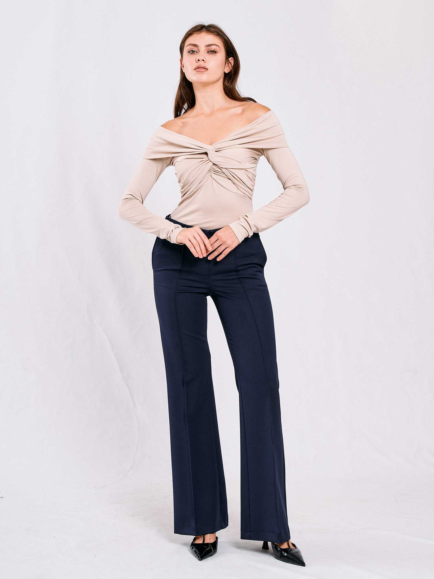 071774 Önü Büzgü Düşük Omuz Bluz - Bej