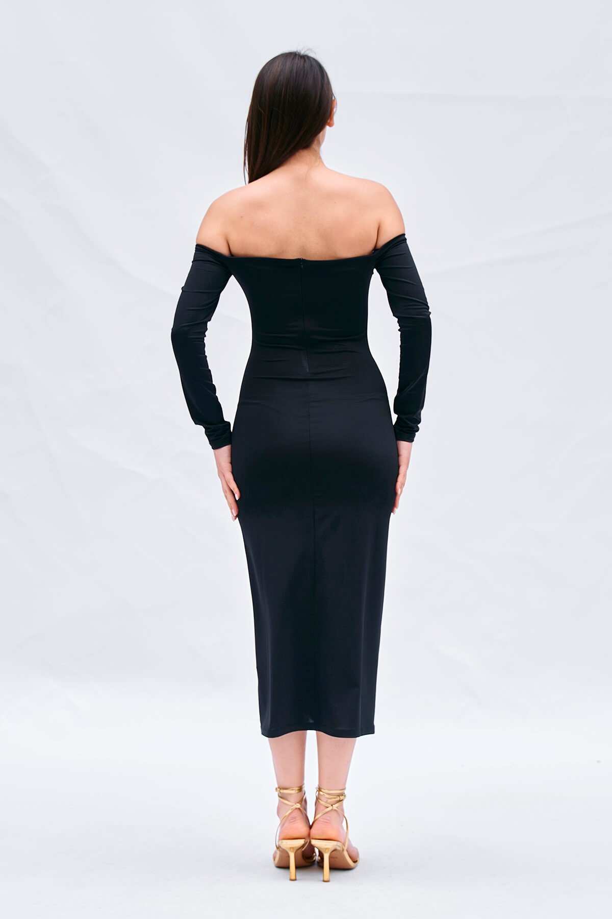 111313 Maxikleid mit tiefen Ärmeln und Brustfalten