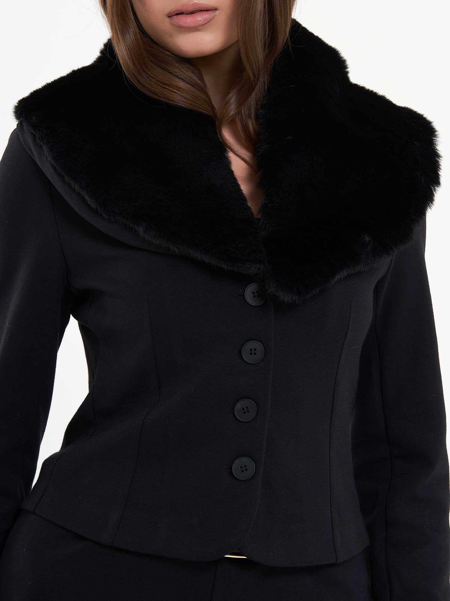 220605 Yakası Kürklü Düğmeli Takım