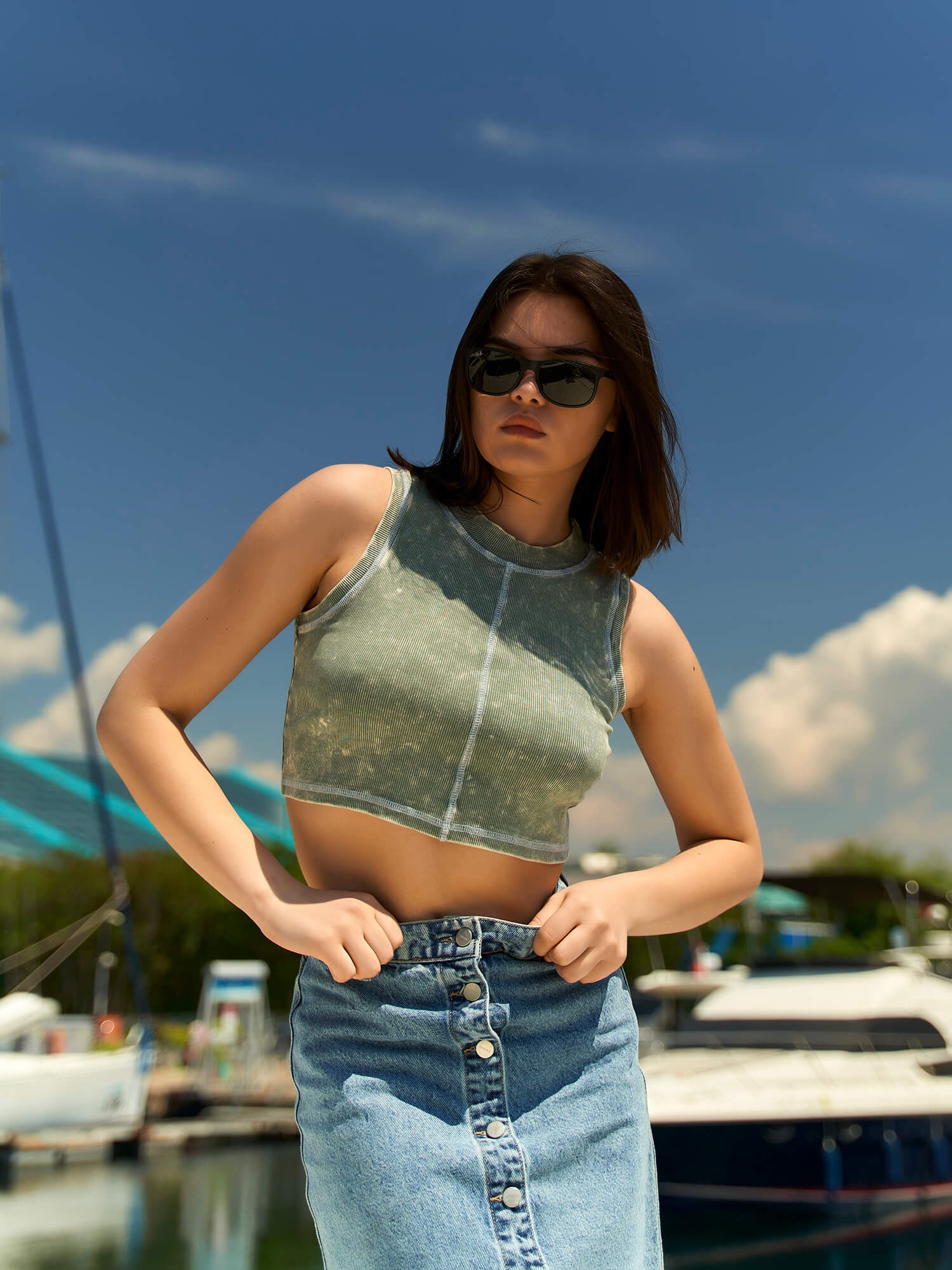 060174 Kara Dikiş Detaylı Crop
