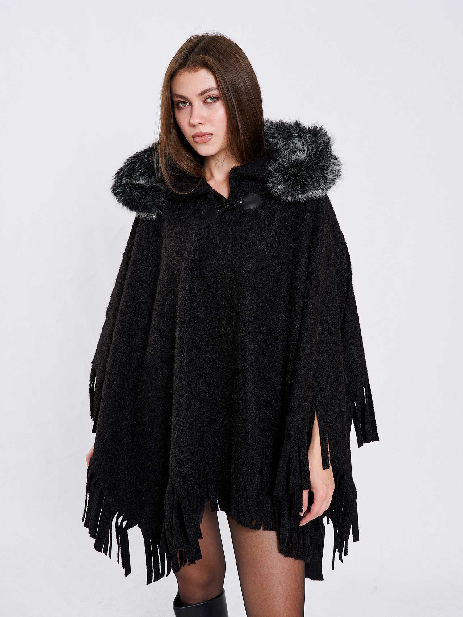 210022 Şapkası Kürklü Parçalı Panço