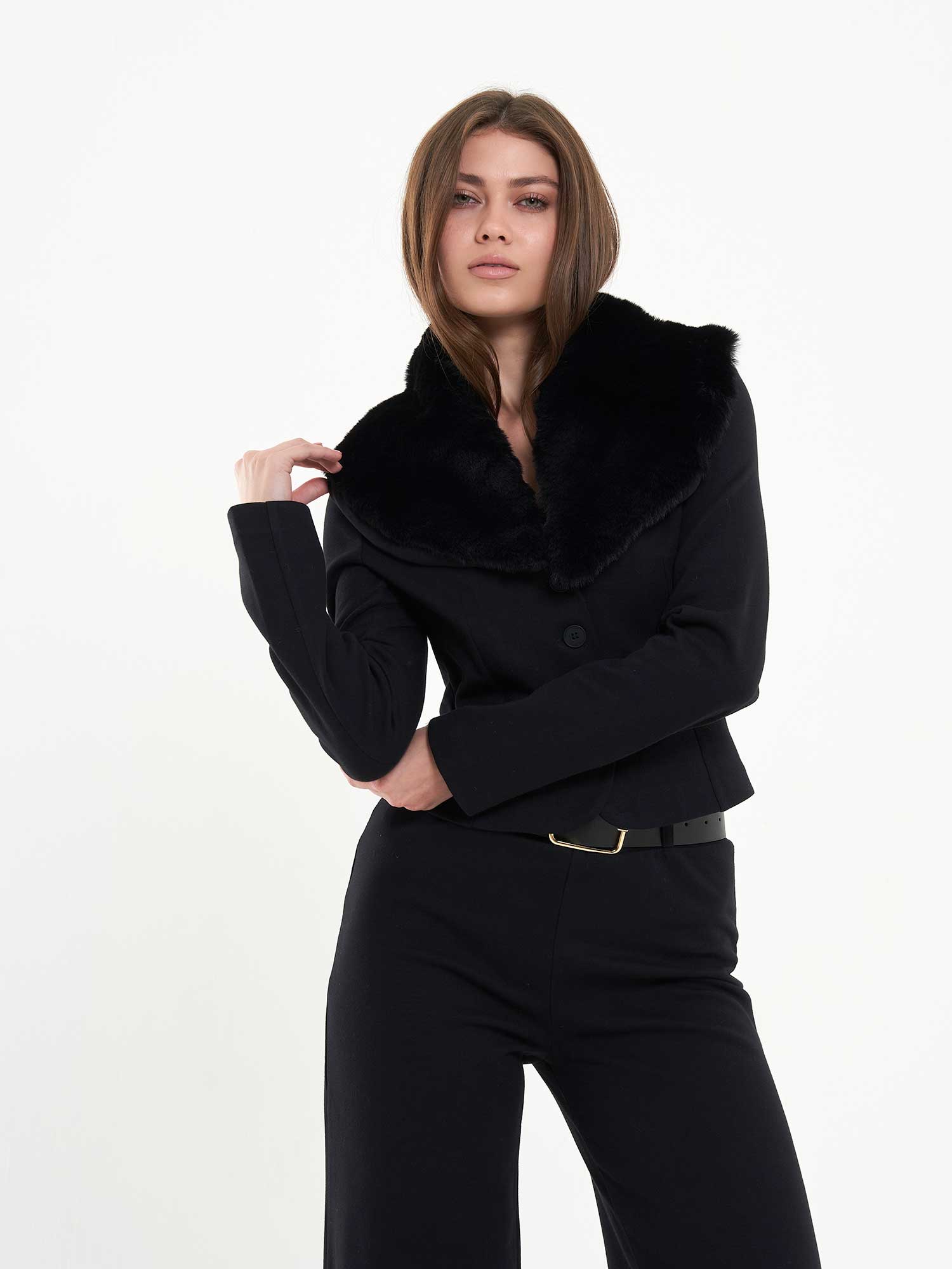 220605 Yakası Kürklü Düğmeli Takım