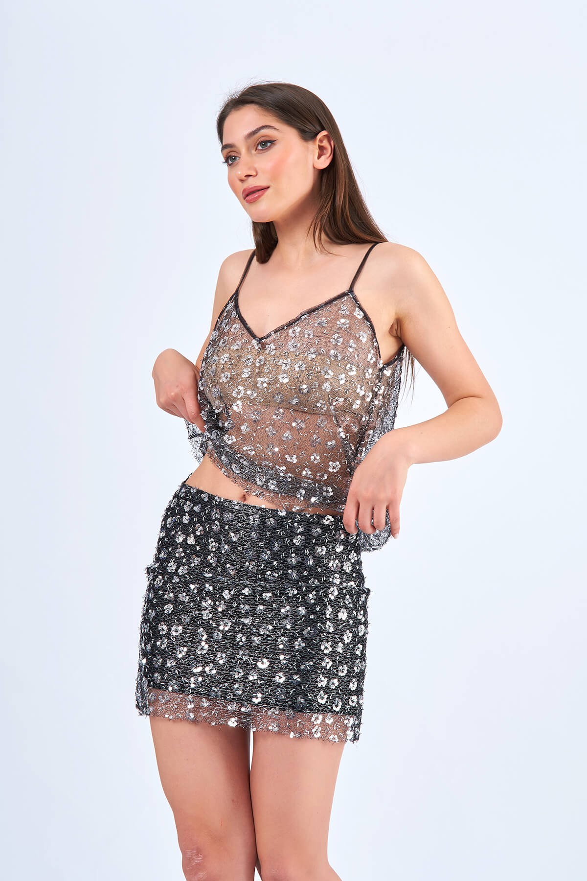 060295 İNCE ASKILI TAŞLI BLUZ