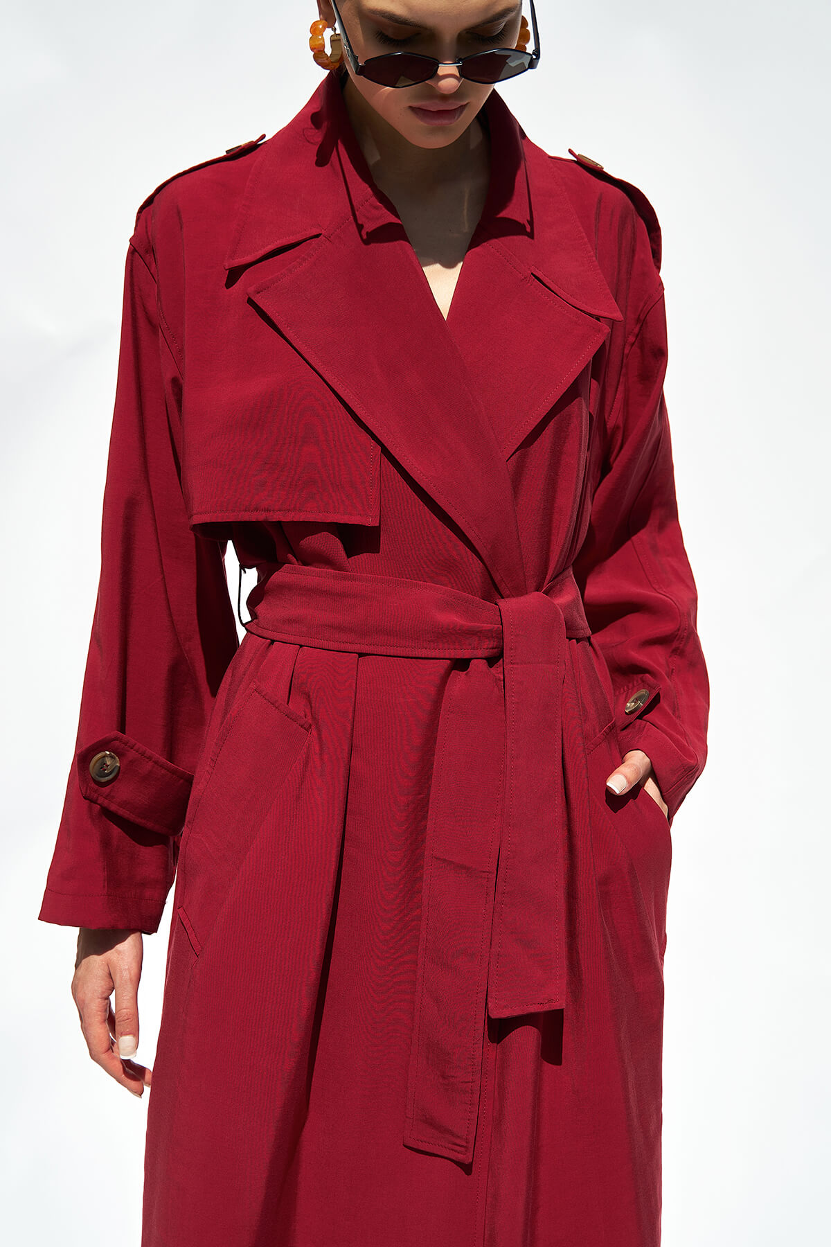 250420 OMUZ APOLETLİ ASTARSIZ  TRENÇKOT