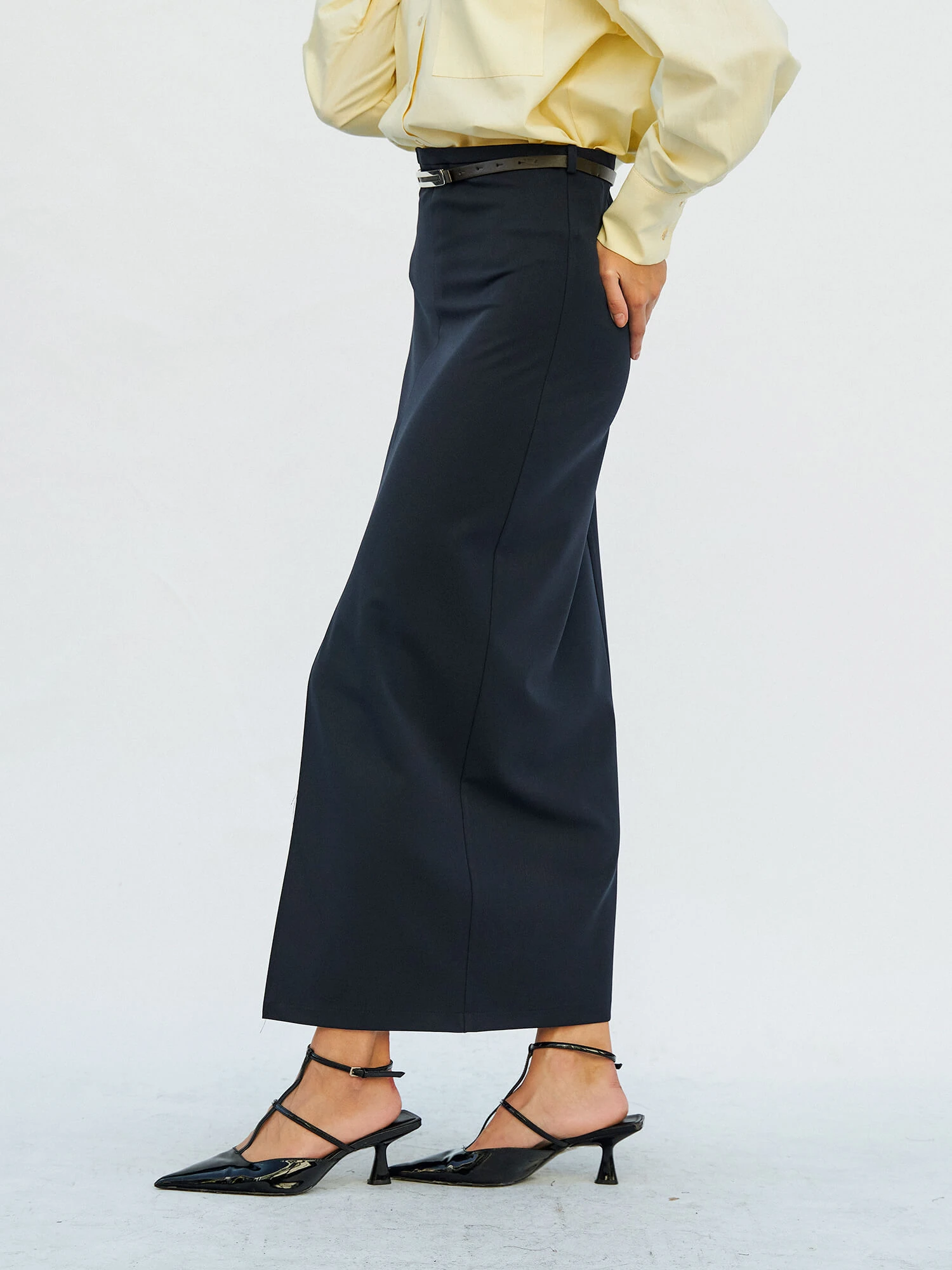 041093 Önü Yırtmaçlı Kemerli Etek