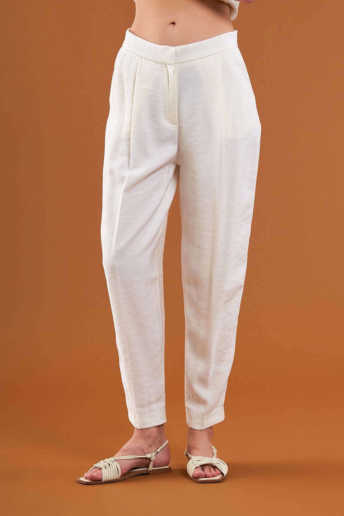 031414 FRONT PLEATED CARROT TROUSERS