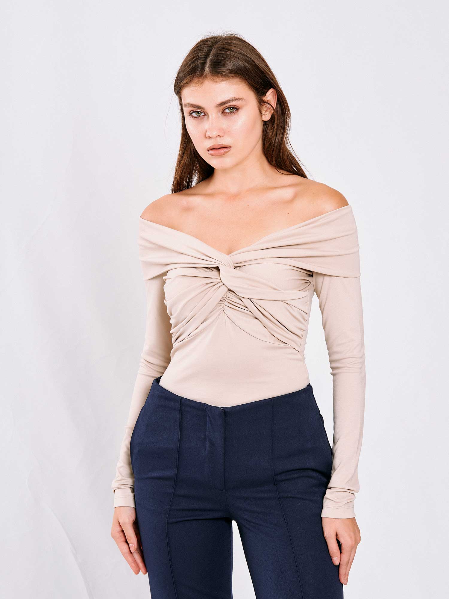 071774 Önü Büzgü Düşük Omuz Bluz