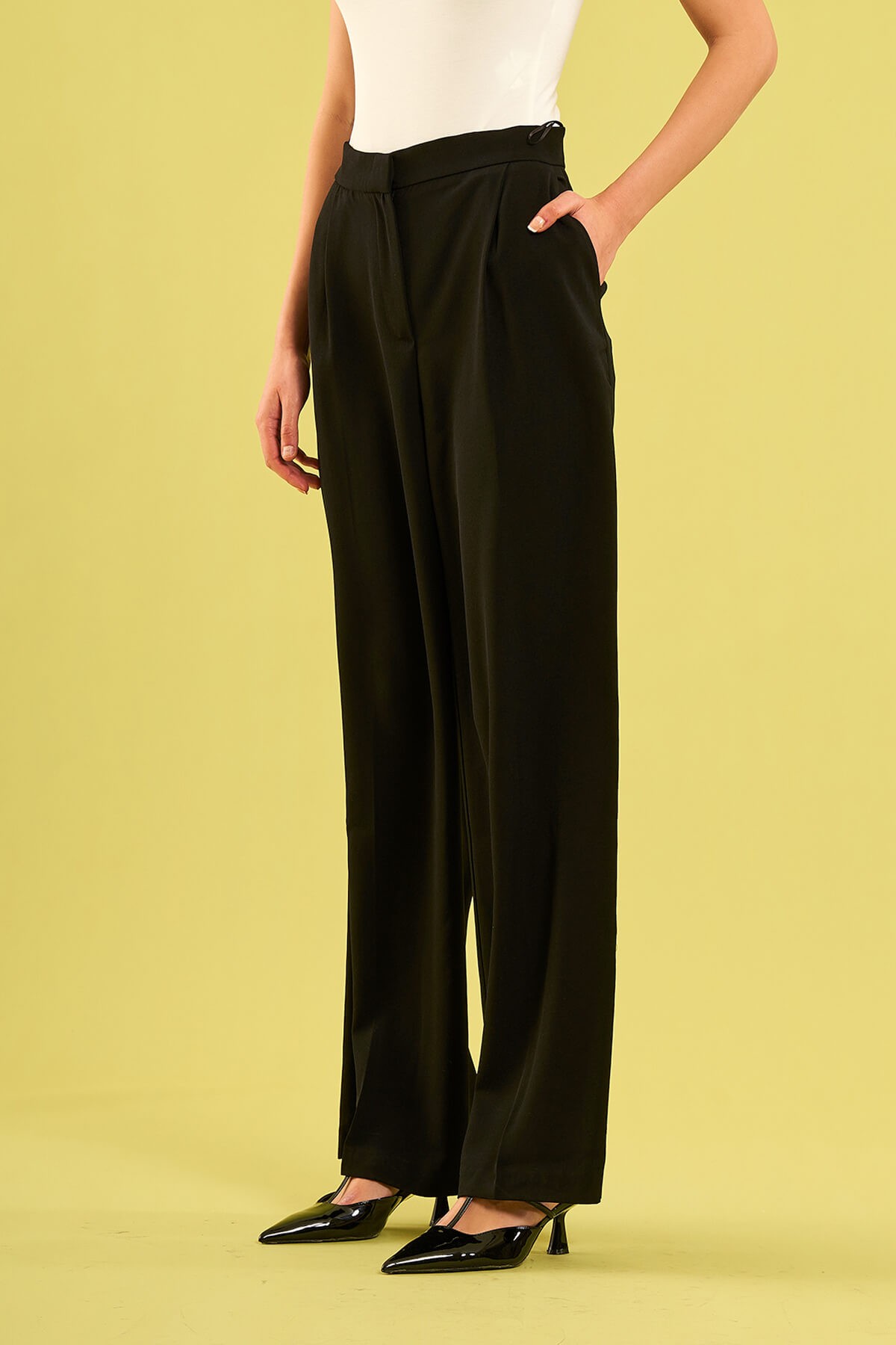 031432 PLEATED TROUSERS WITH SIDE POCKETS