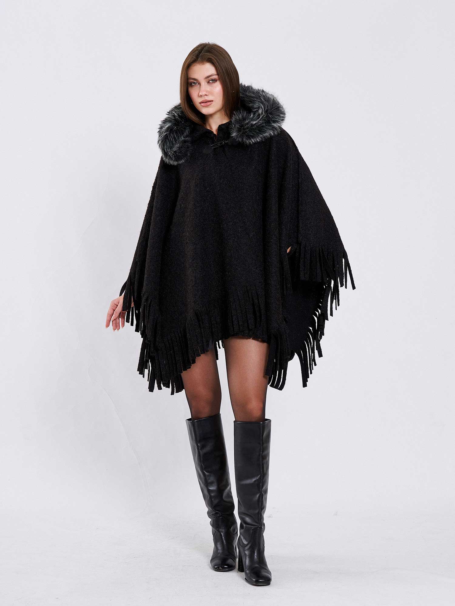 210022 Şapkası Kürklü Parçalı Panço