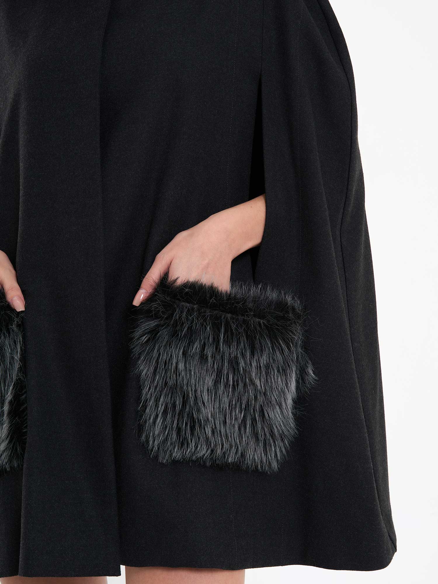 210024 Cepleri Kürk Detaylı Panço