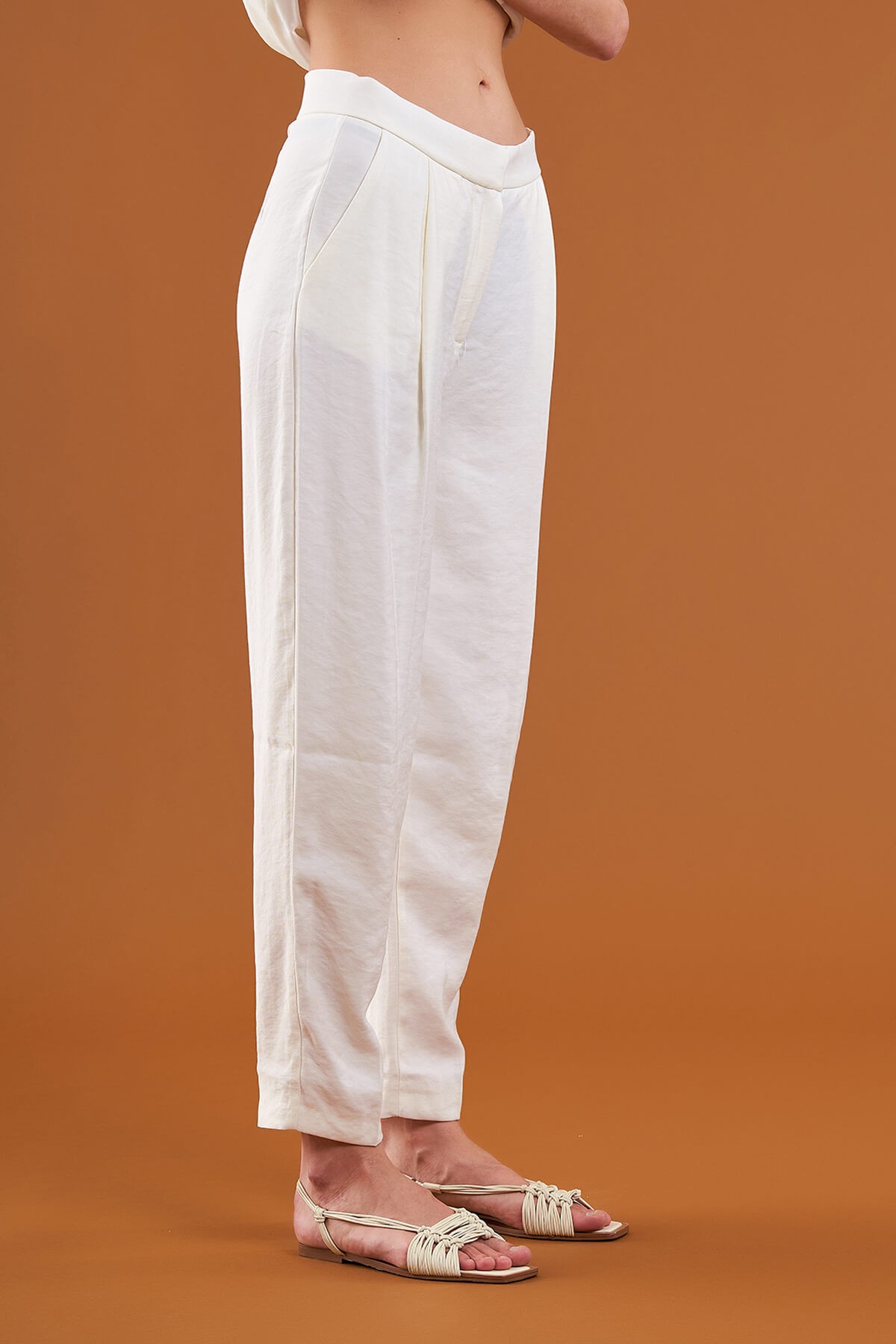 031414 FRONT PLEATED CARROT TROUSERS