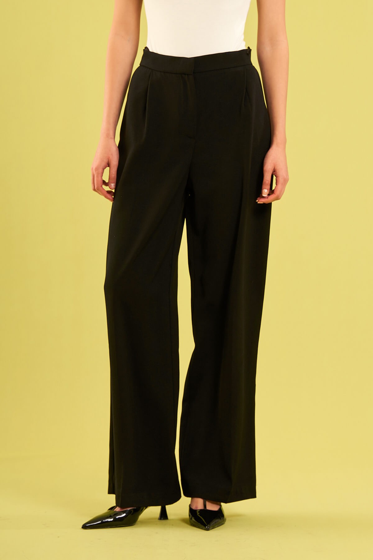 031432 PLEATED TROUSERS WITH SIDE POCKETS