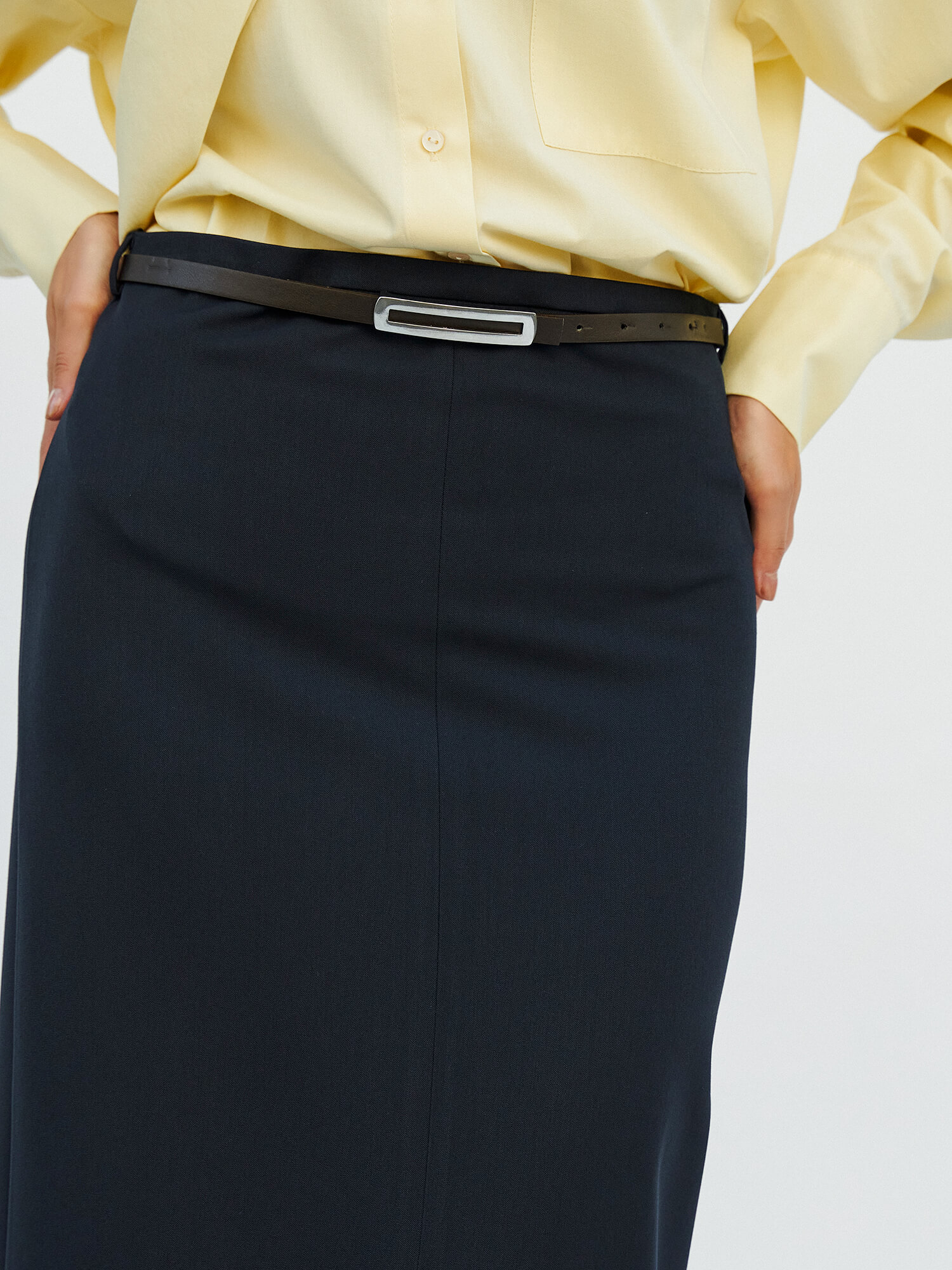 041093 Önü Yırtmaçlı Kemerli Etek