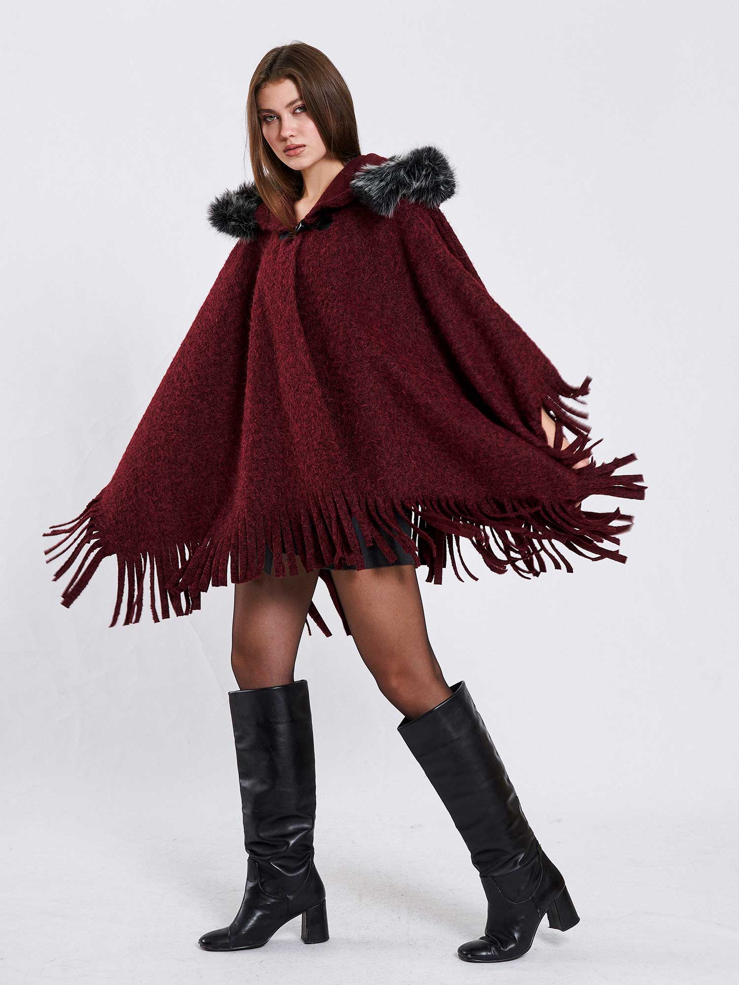 210022 Şapkası Kürklü Parçalı Panço