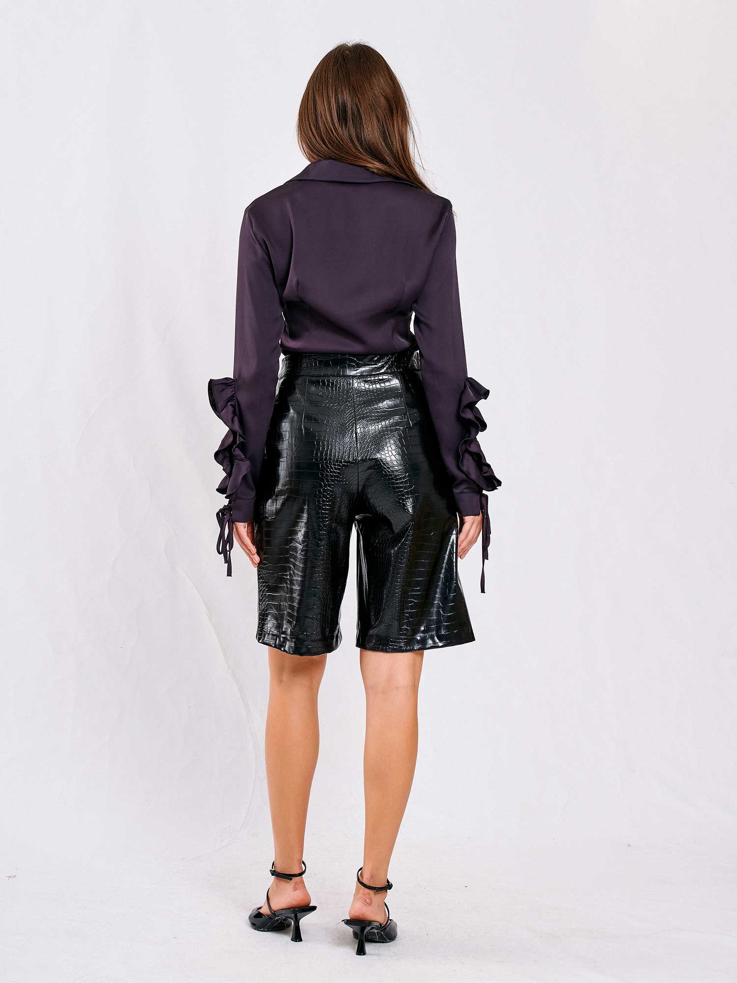 010807 Deri Bermuda Şort