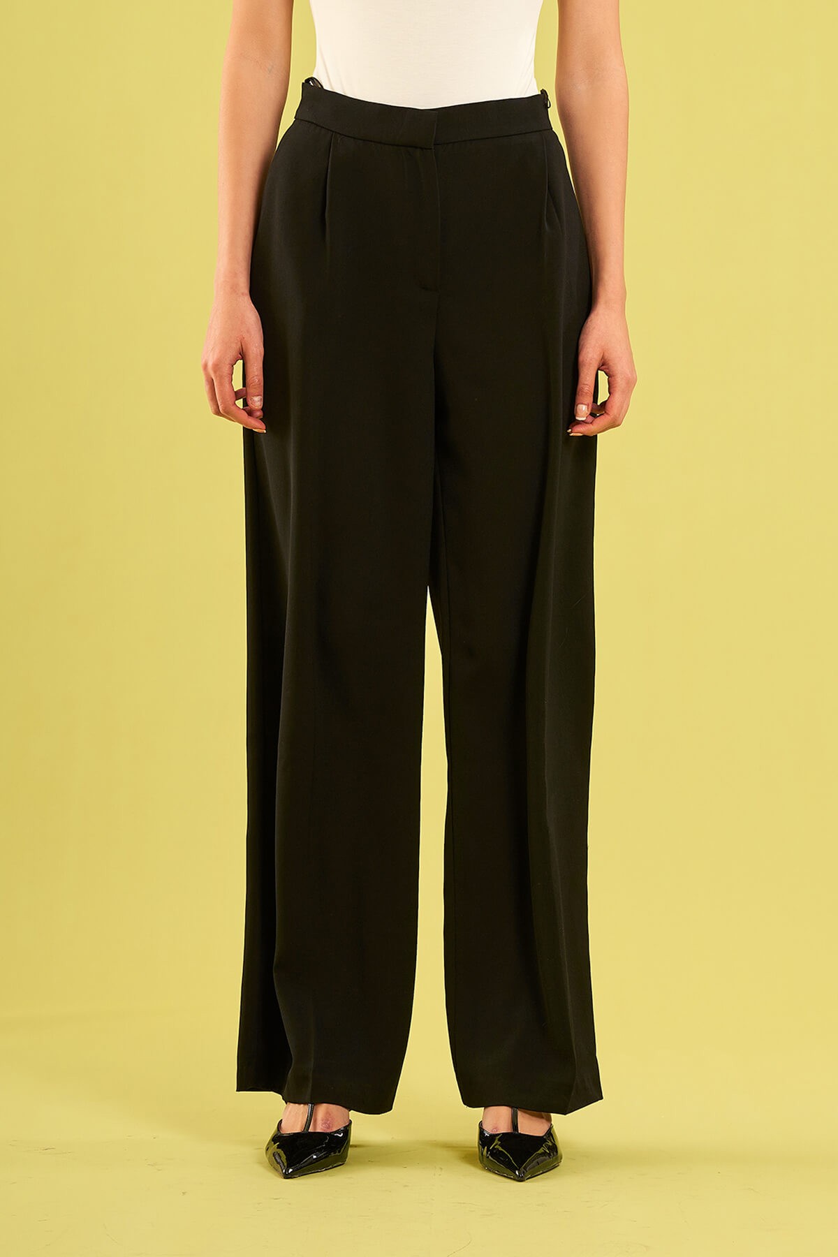 031432 PLEATED TROUSERS WITH SIDE POCKETS