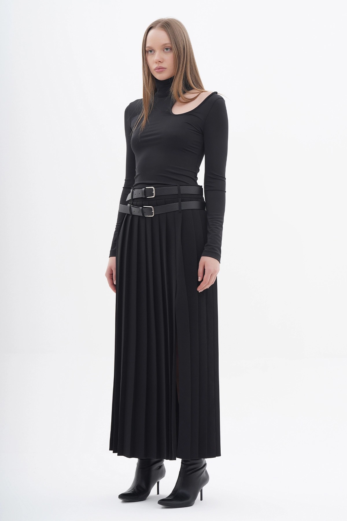 071492 Omuzu Pencere Detaylı Bluz