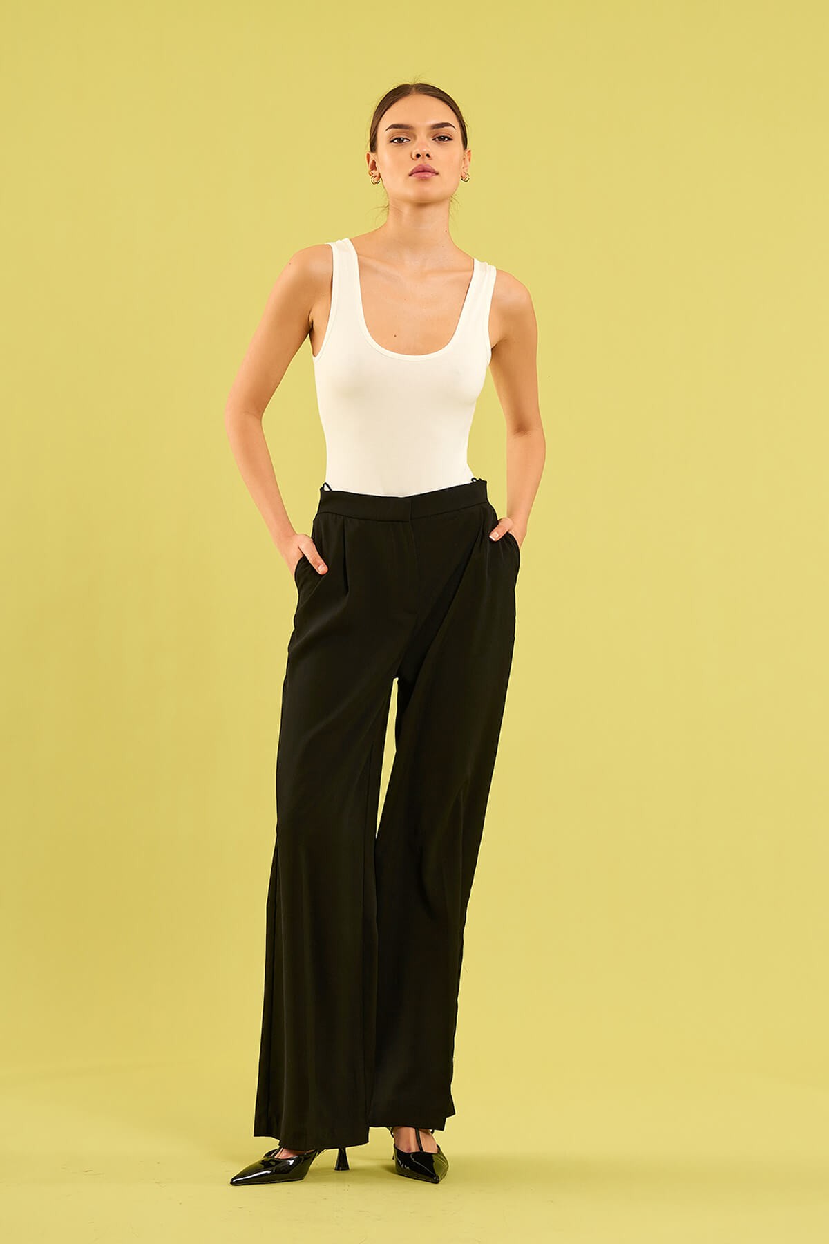 031432 PLEATED TROUSERS WITH SIDE POCKETS