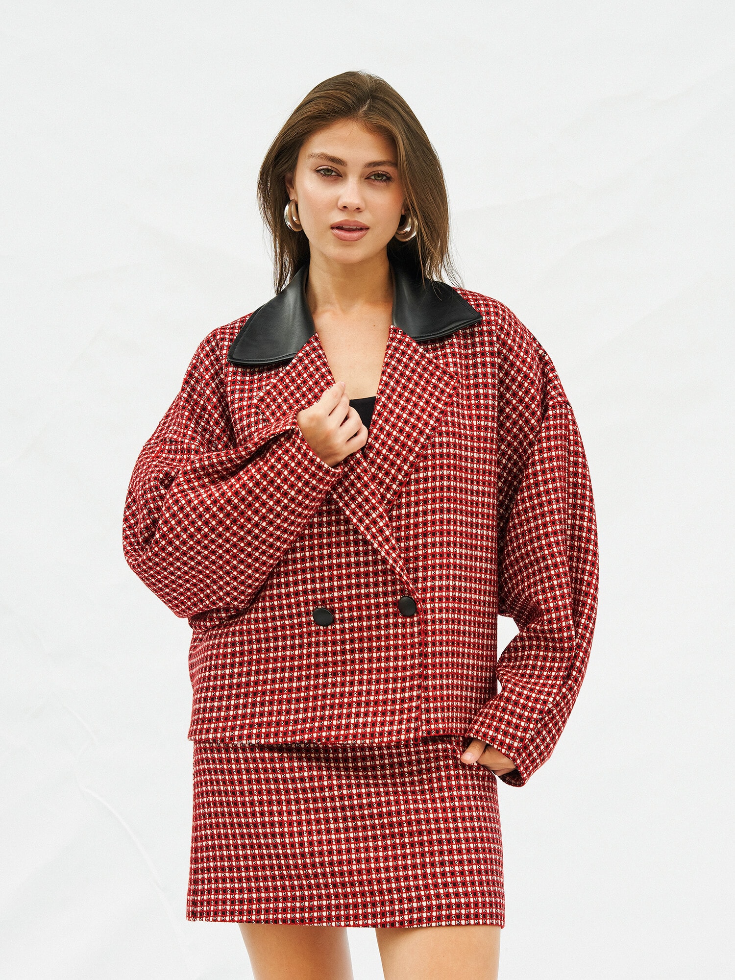 160832 Deri Yakalı Mont