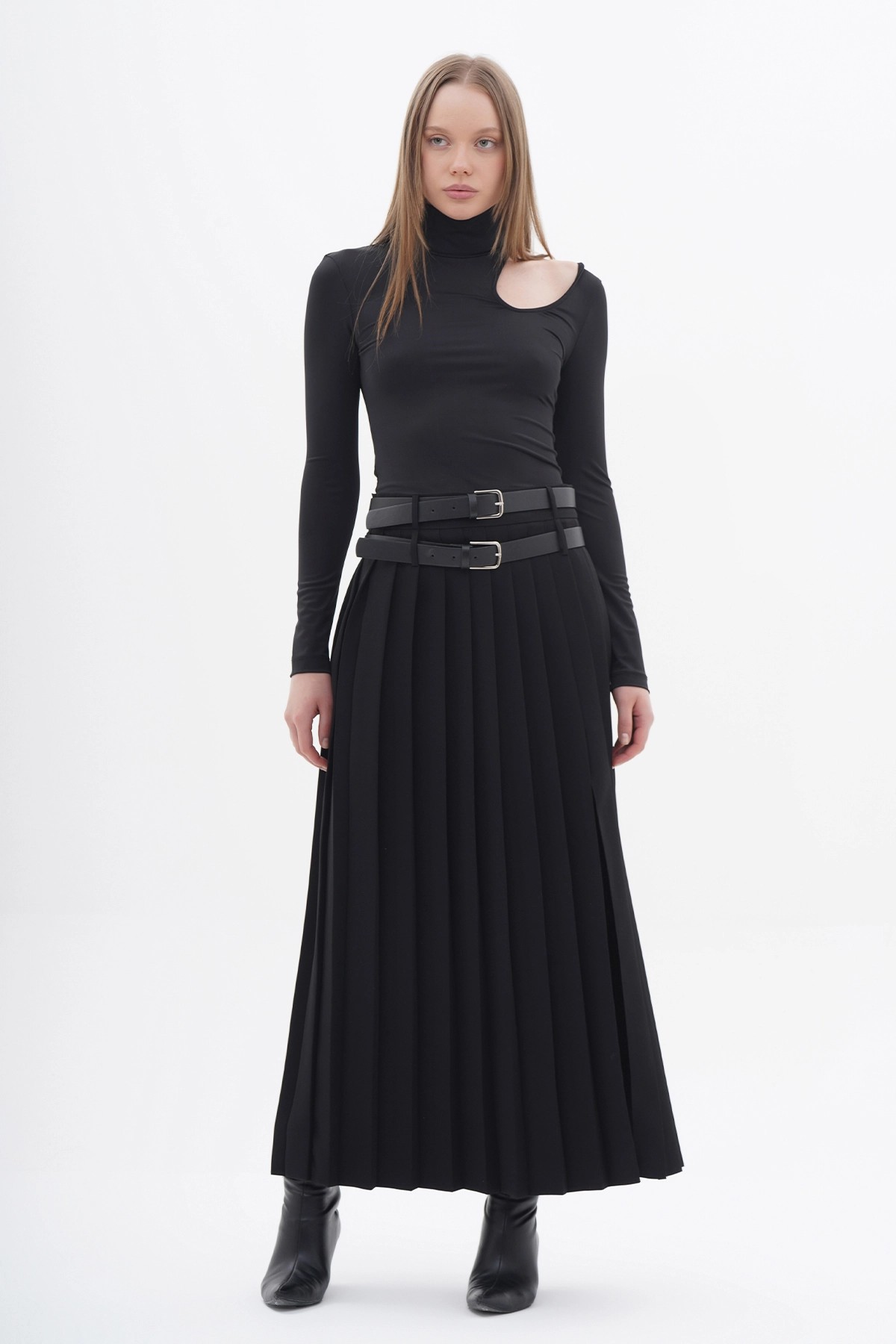 071492 Omuzu Pencere Detaylı Bluz