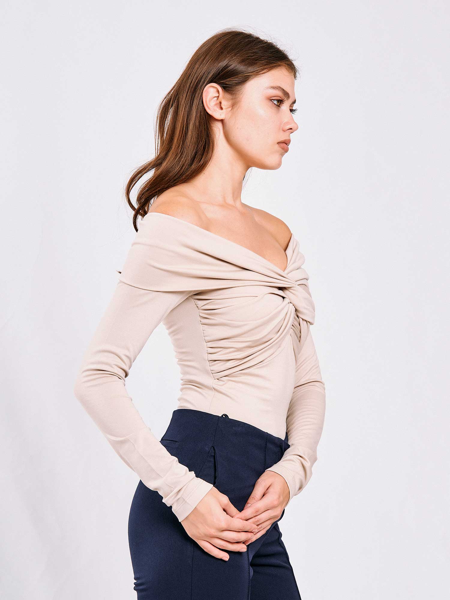 071774 Önü Büzgü Düşük Omuz Bluz