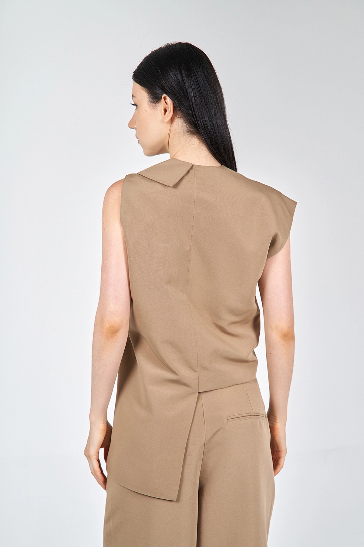 120503 Asymmetric Cut Leather Lace Detail Vest