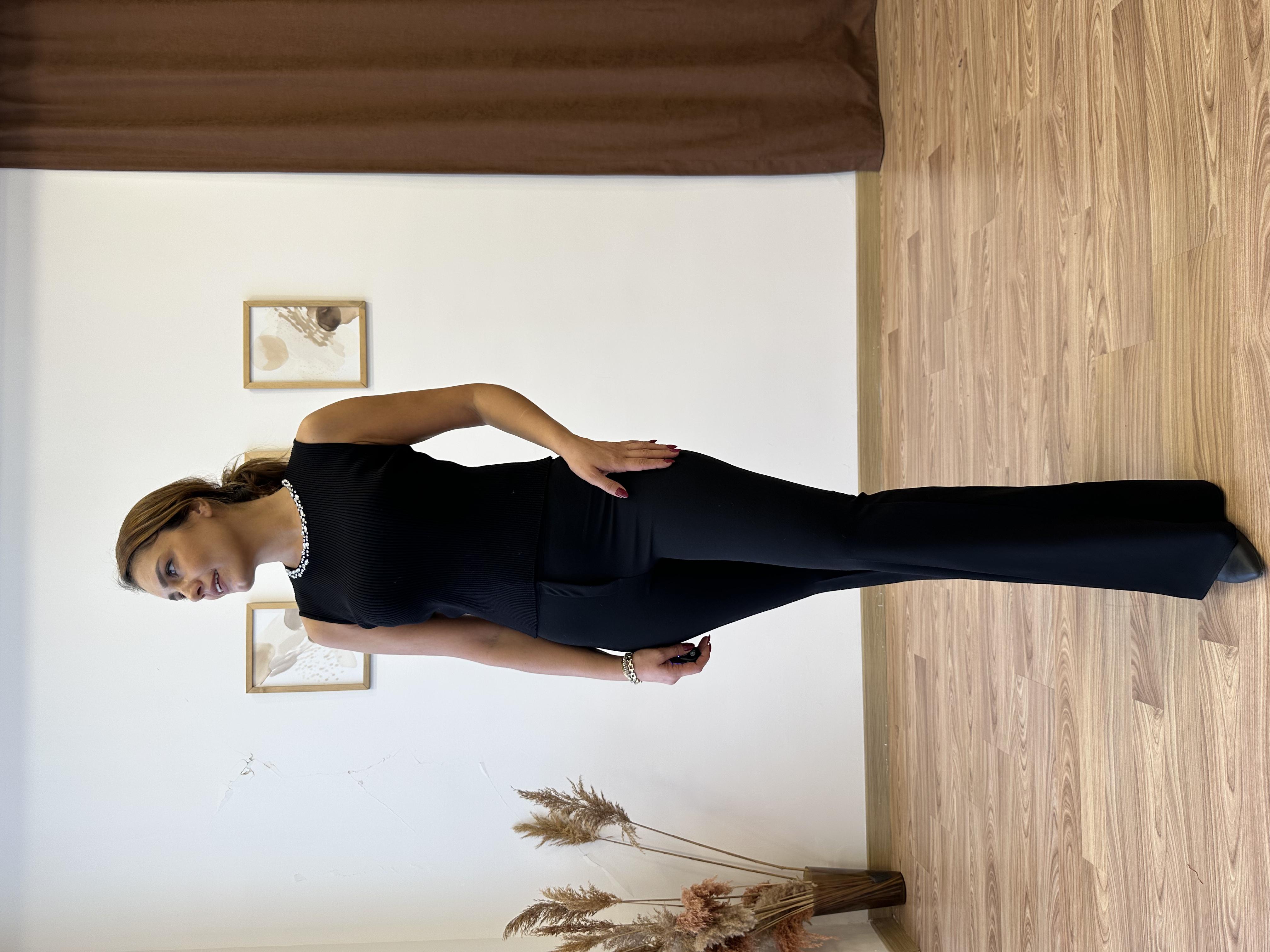 Kolsuz Taşlı Triko Bluz