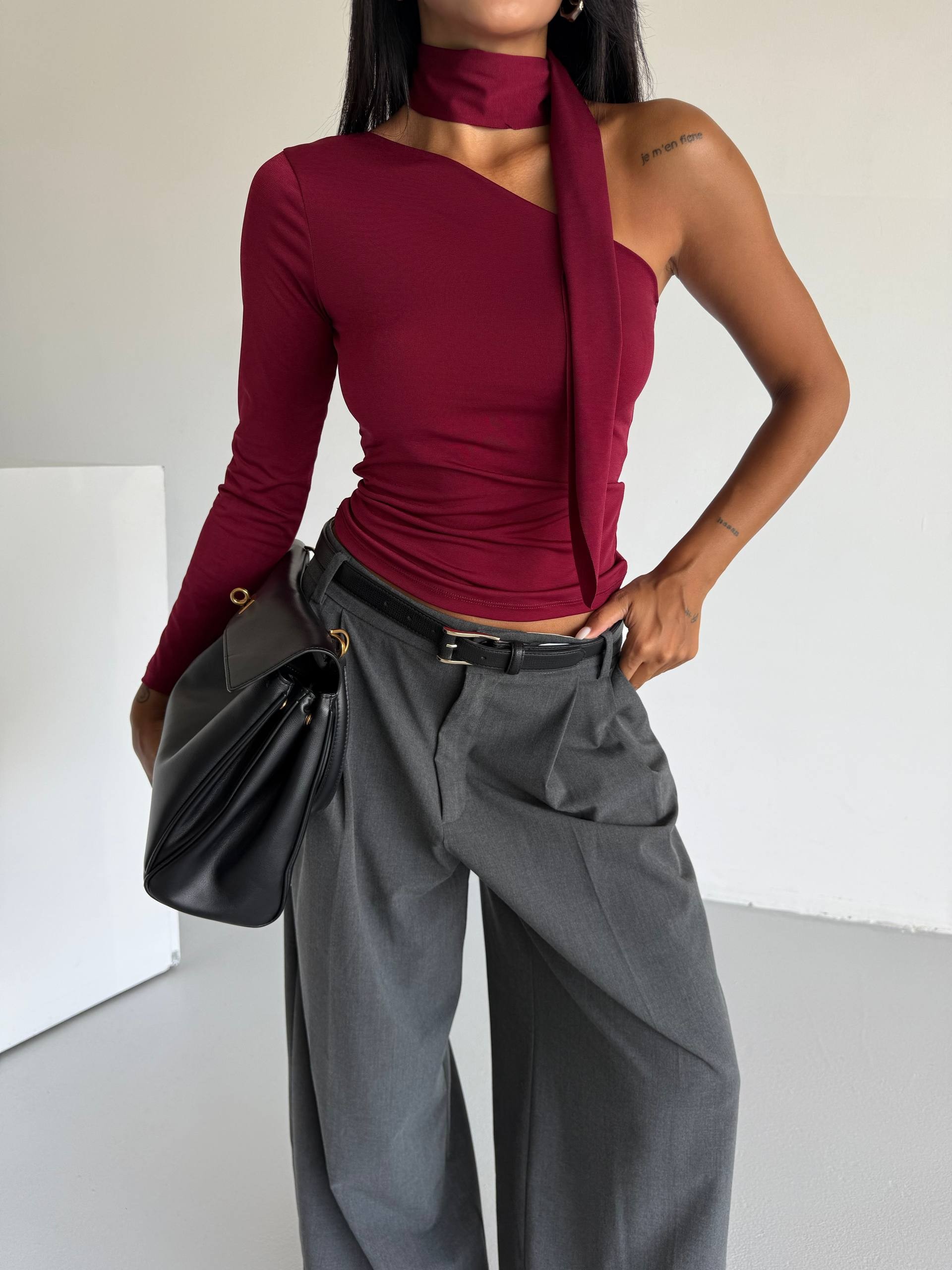 Fularlı Tek Omuz Sandy Bluz - bordo