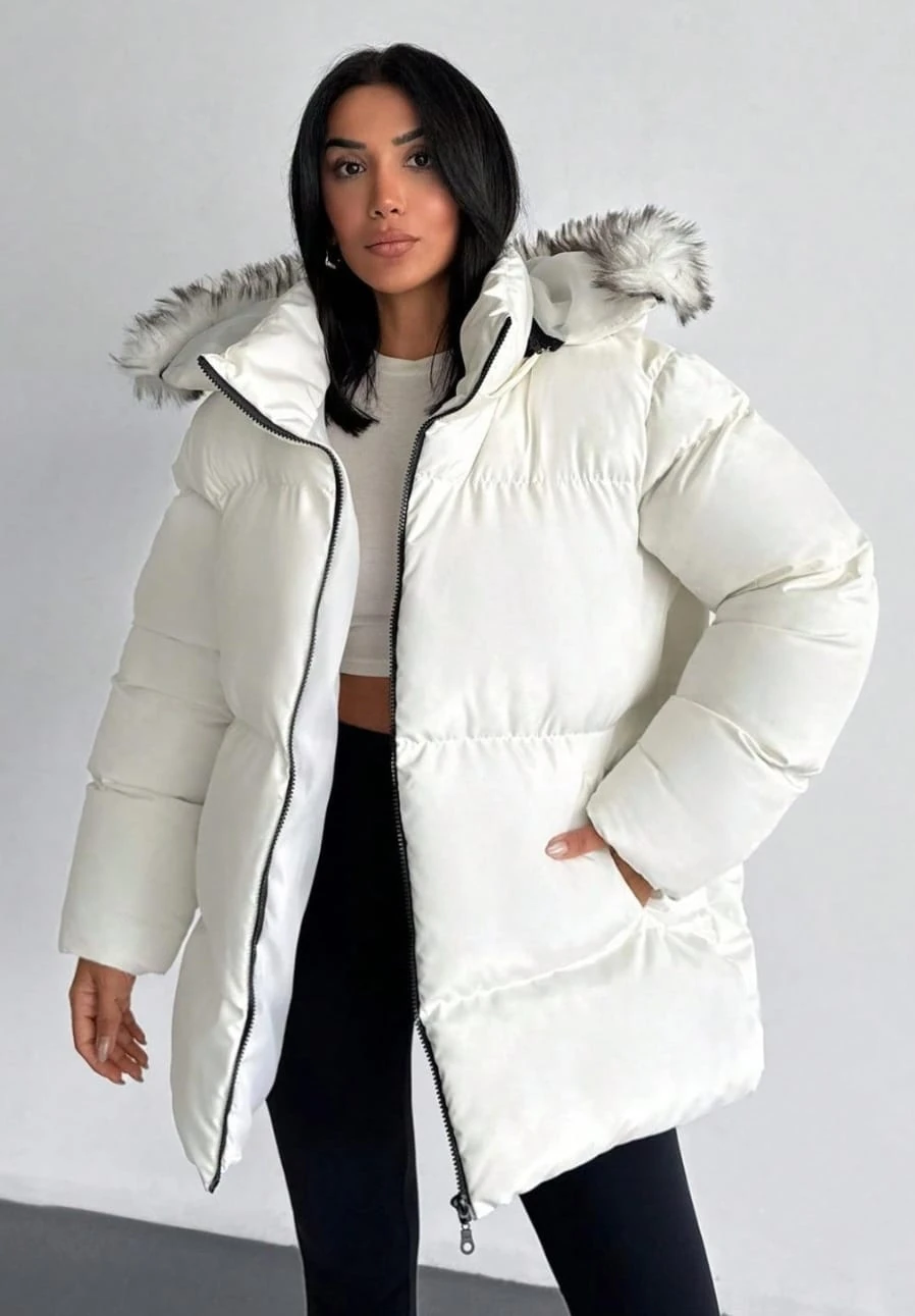 Kapüşonlu Beyaz Şişme Mont