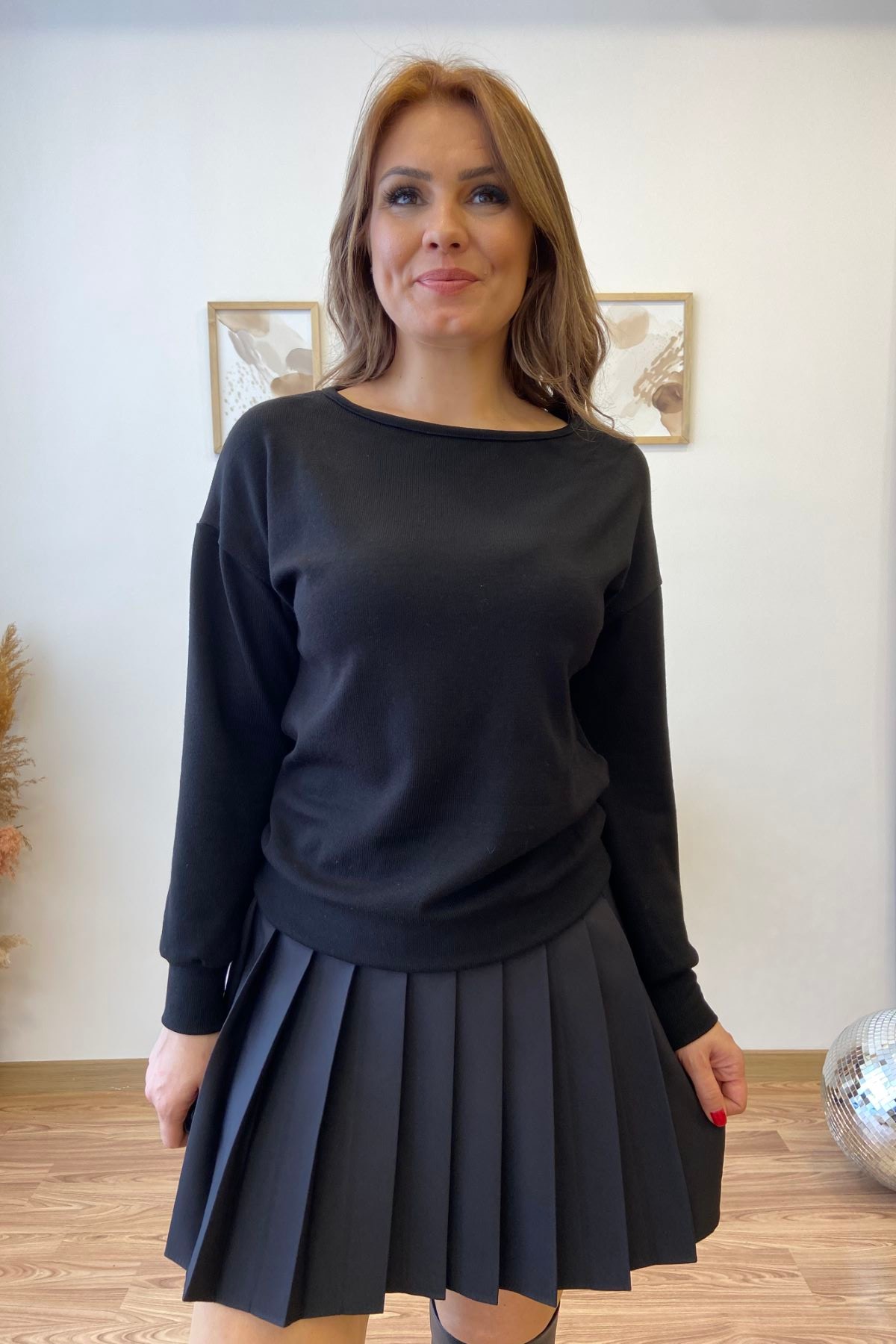 Kayık Yaka Siyah Basic Bluz