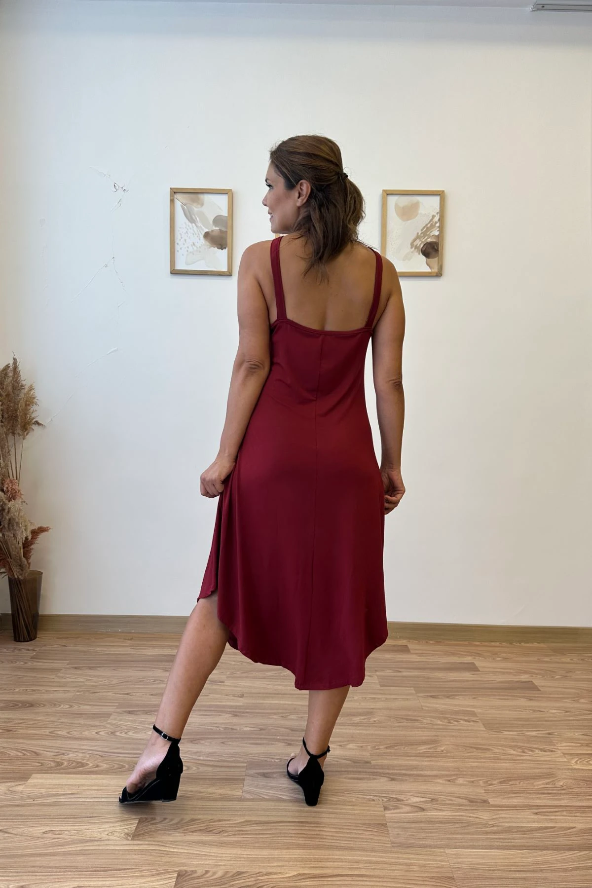 Çapraz Askılı Halka Detaylı Asimetrik Elbise