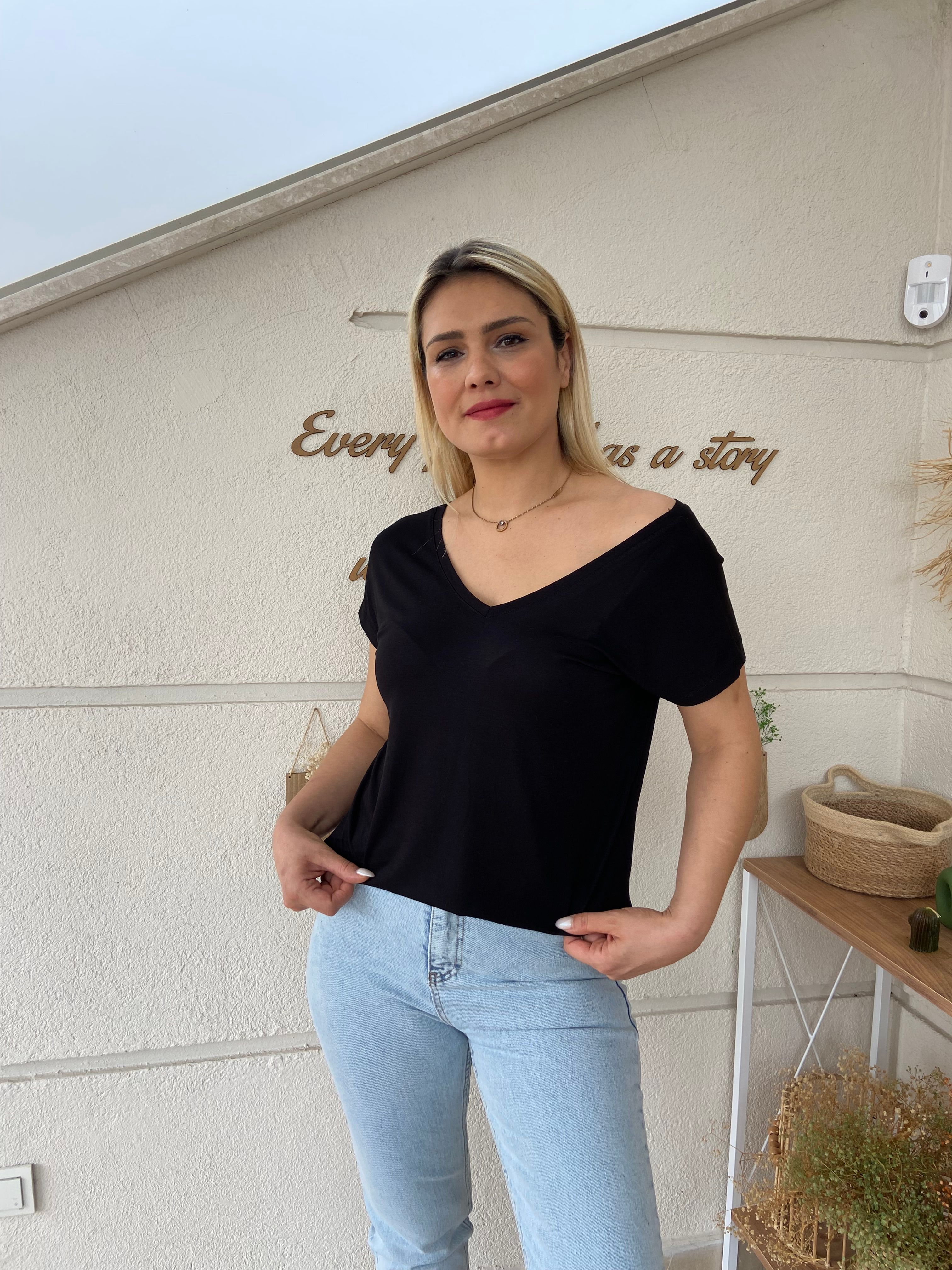 Önü Ve Arkası V Yaka  Basic Tshirt