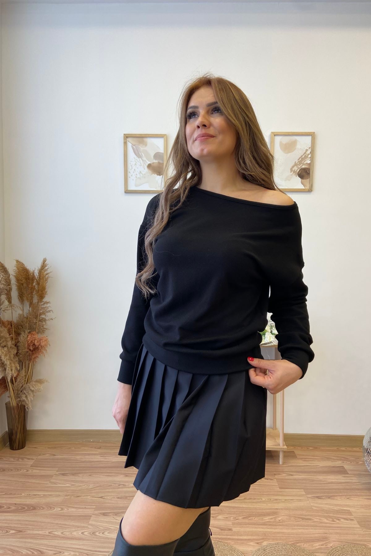 Kayık Yaka Siyah Basic Bluz