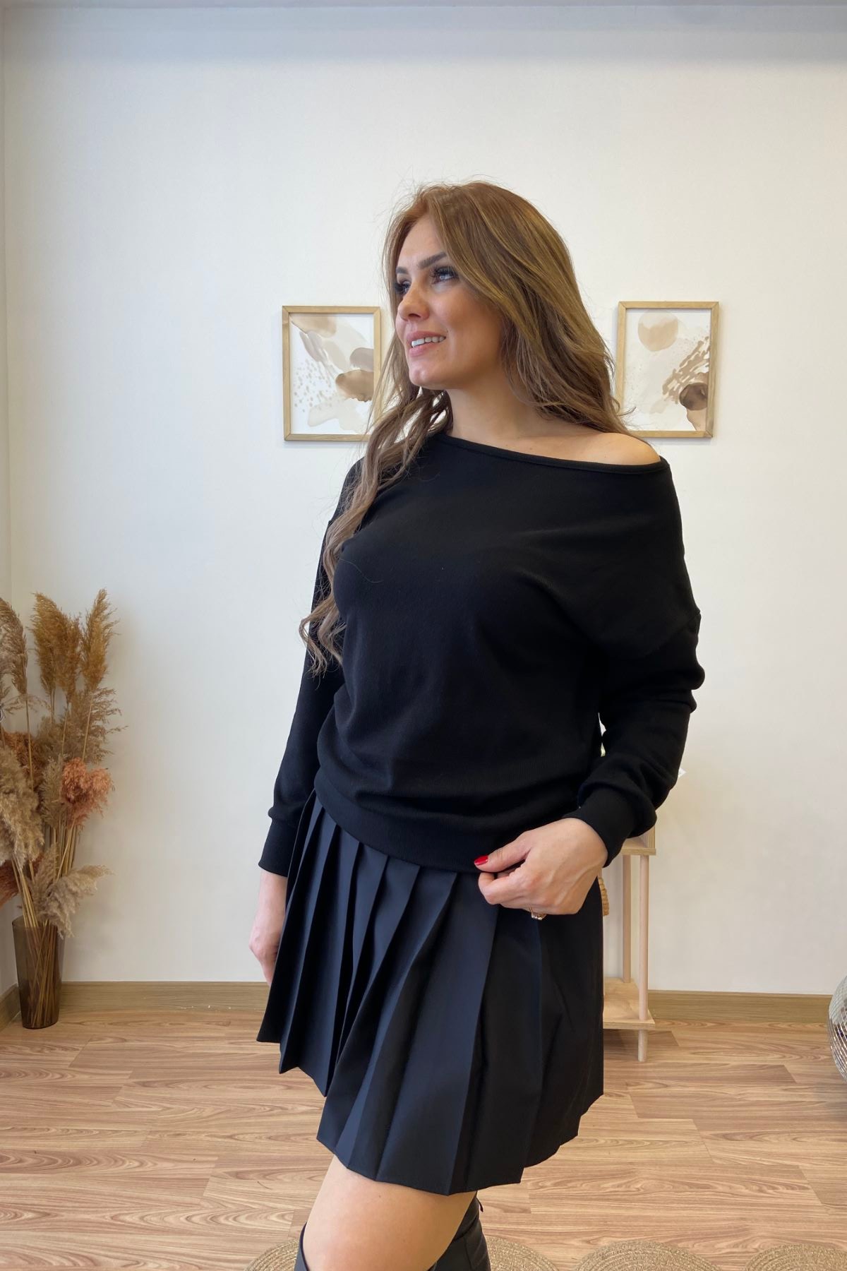 Kayık Yaka Siyah Basic Bluz