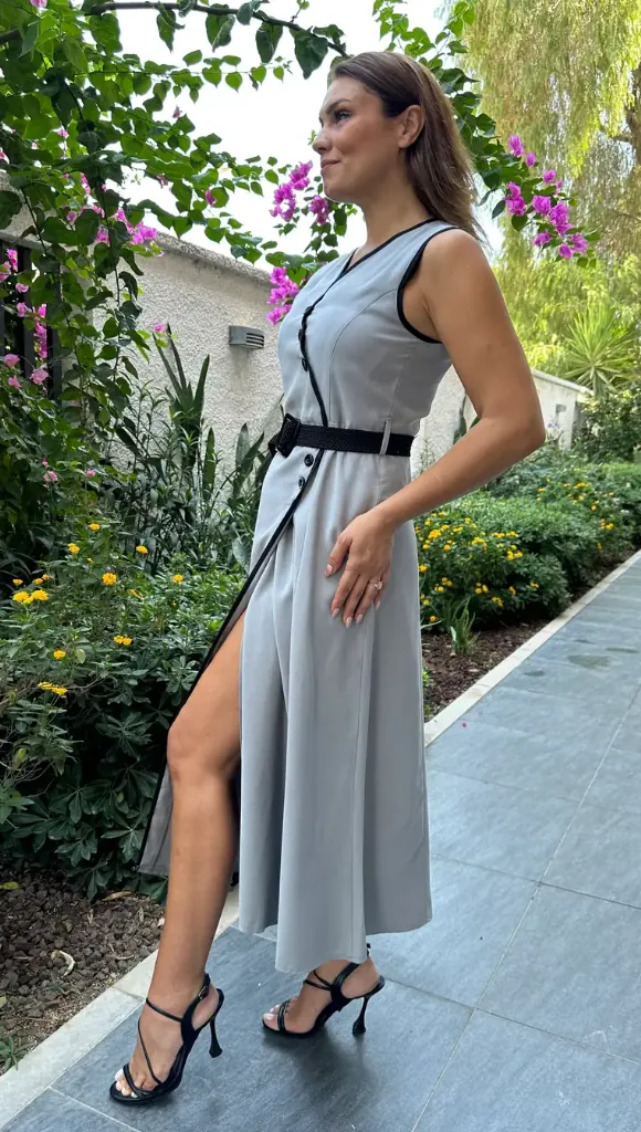 Kontrast Detaylı Kemerl Uzun Elbise Gri