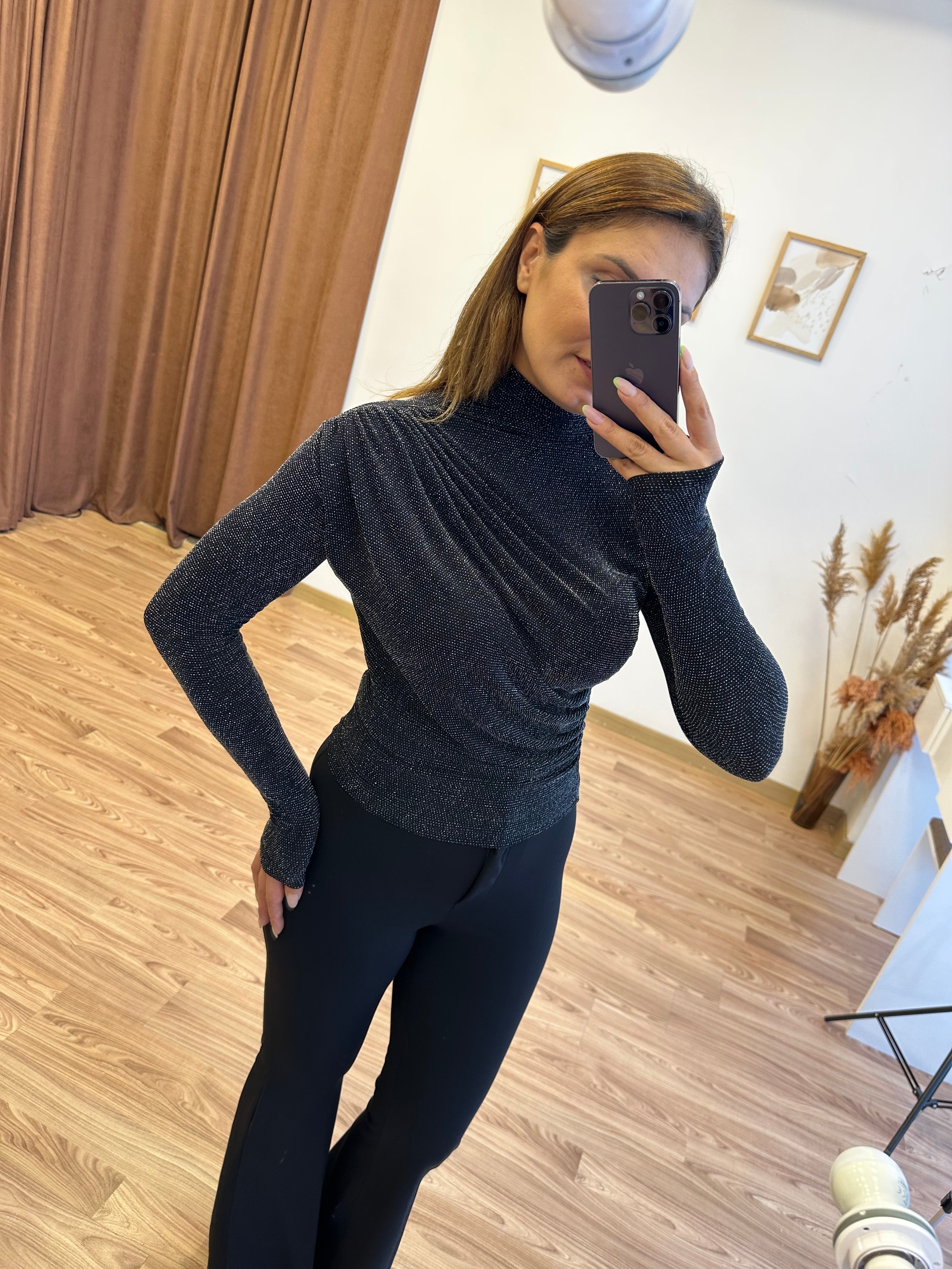 Simli Omuz Pileli Bluz