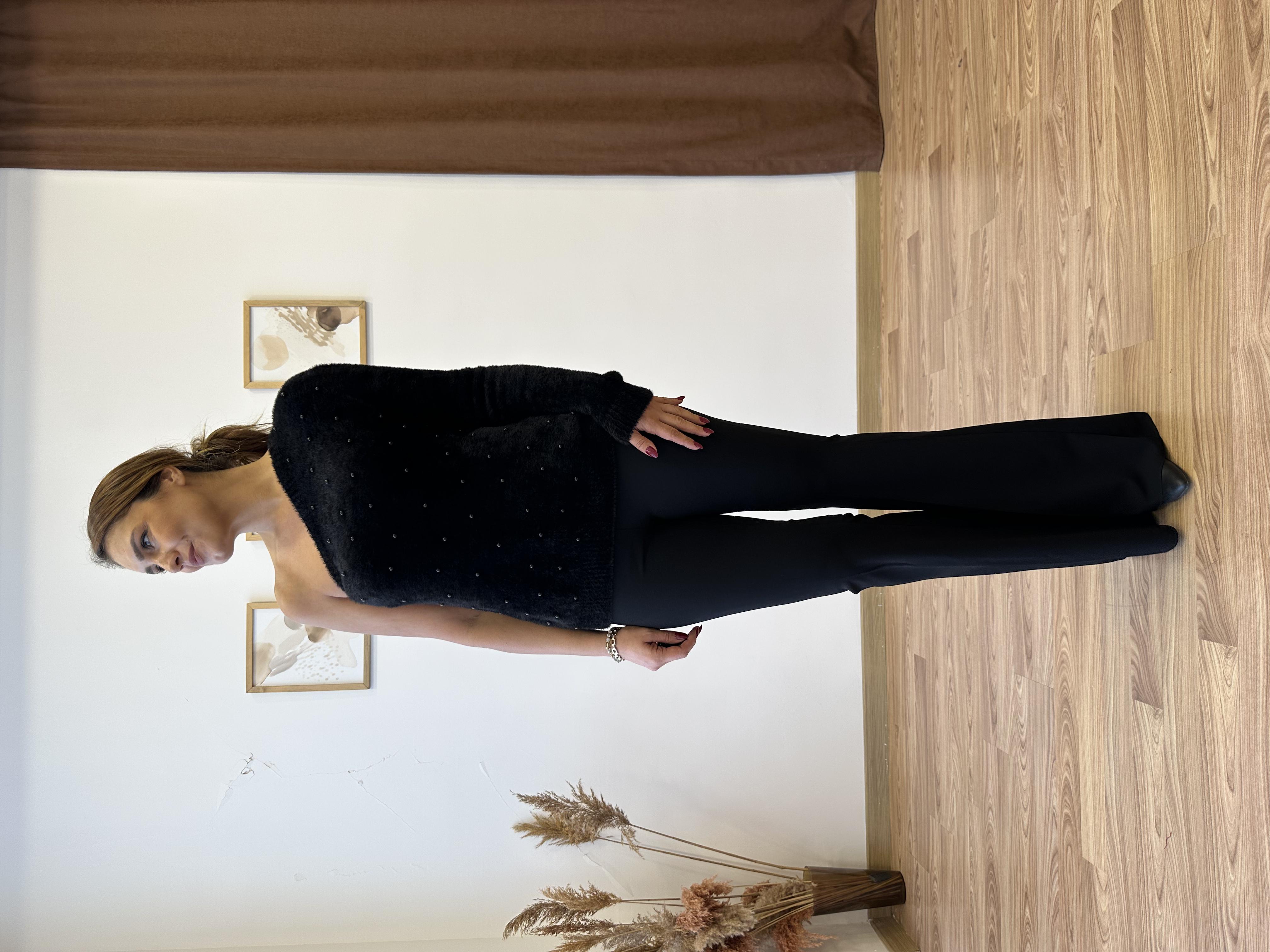 Tek Kol İncili Yumoş Kazak - siyah