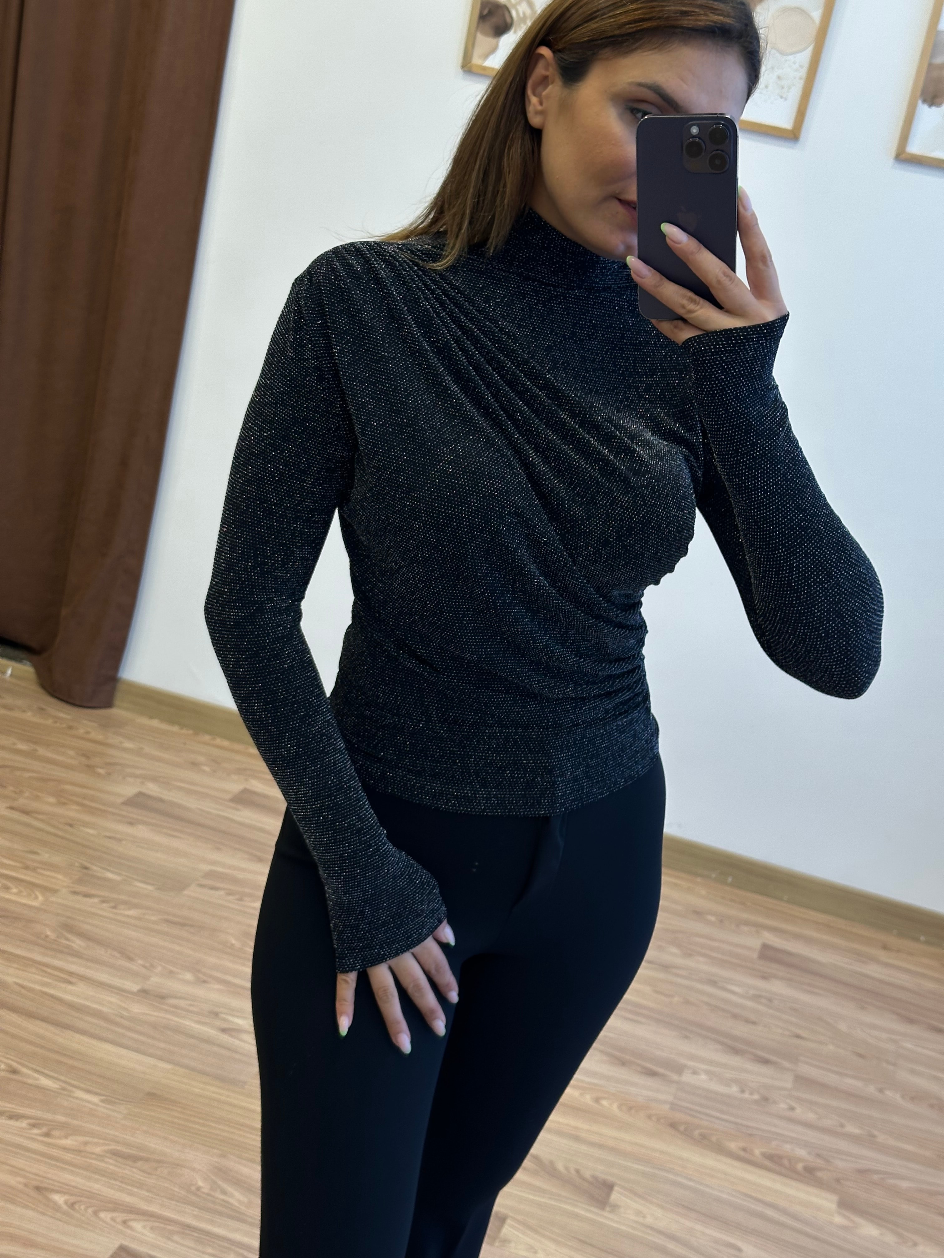 Simli Omuz Pileli Bluz