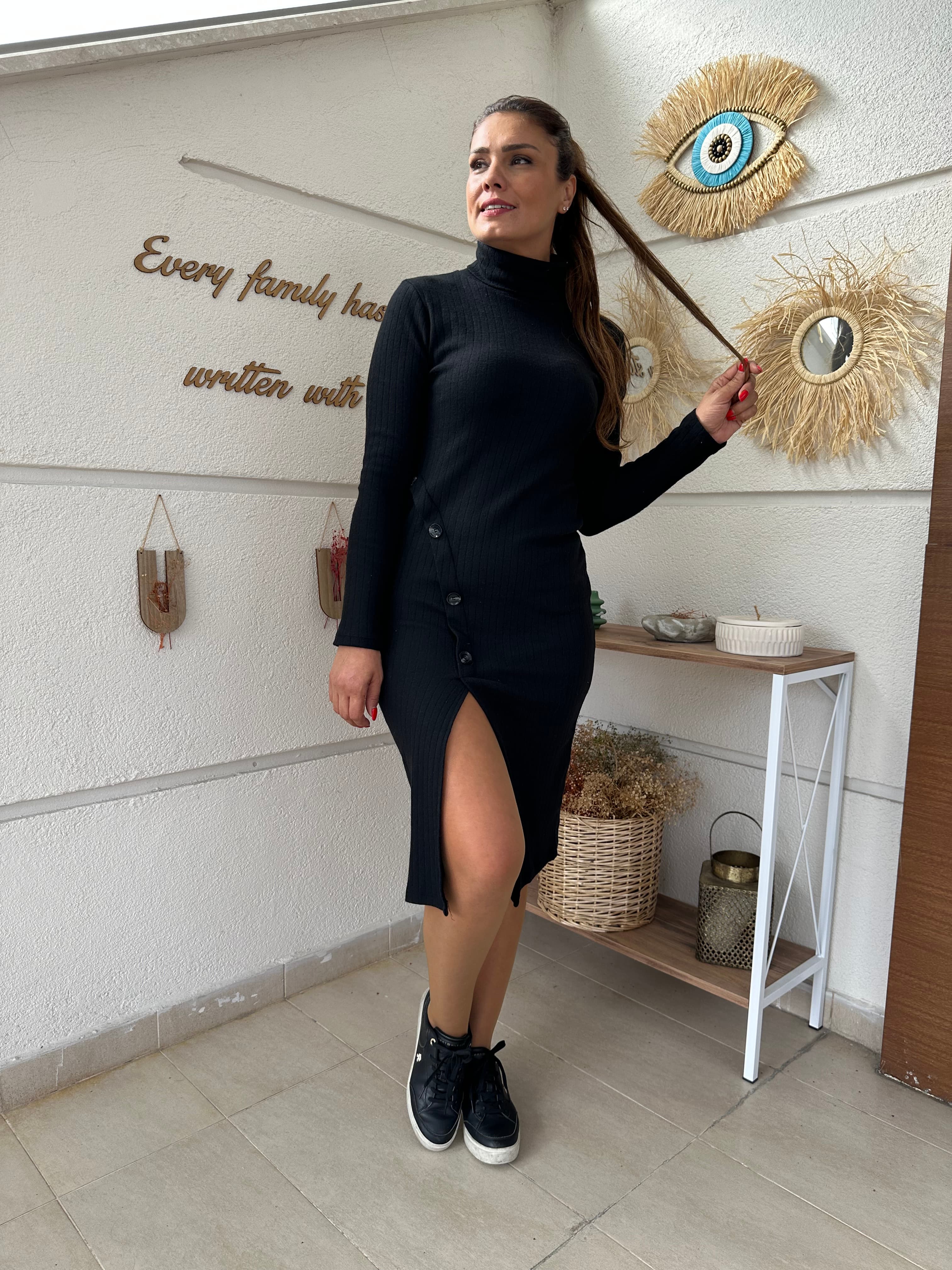 Düğme Aksesuarlı Yırtmaçlı Kaşkorse Elbise