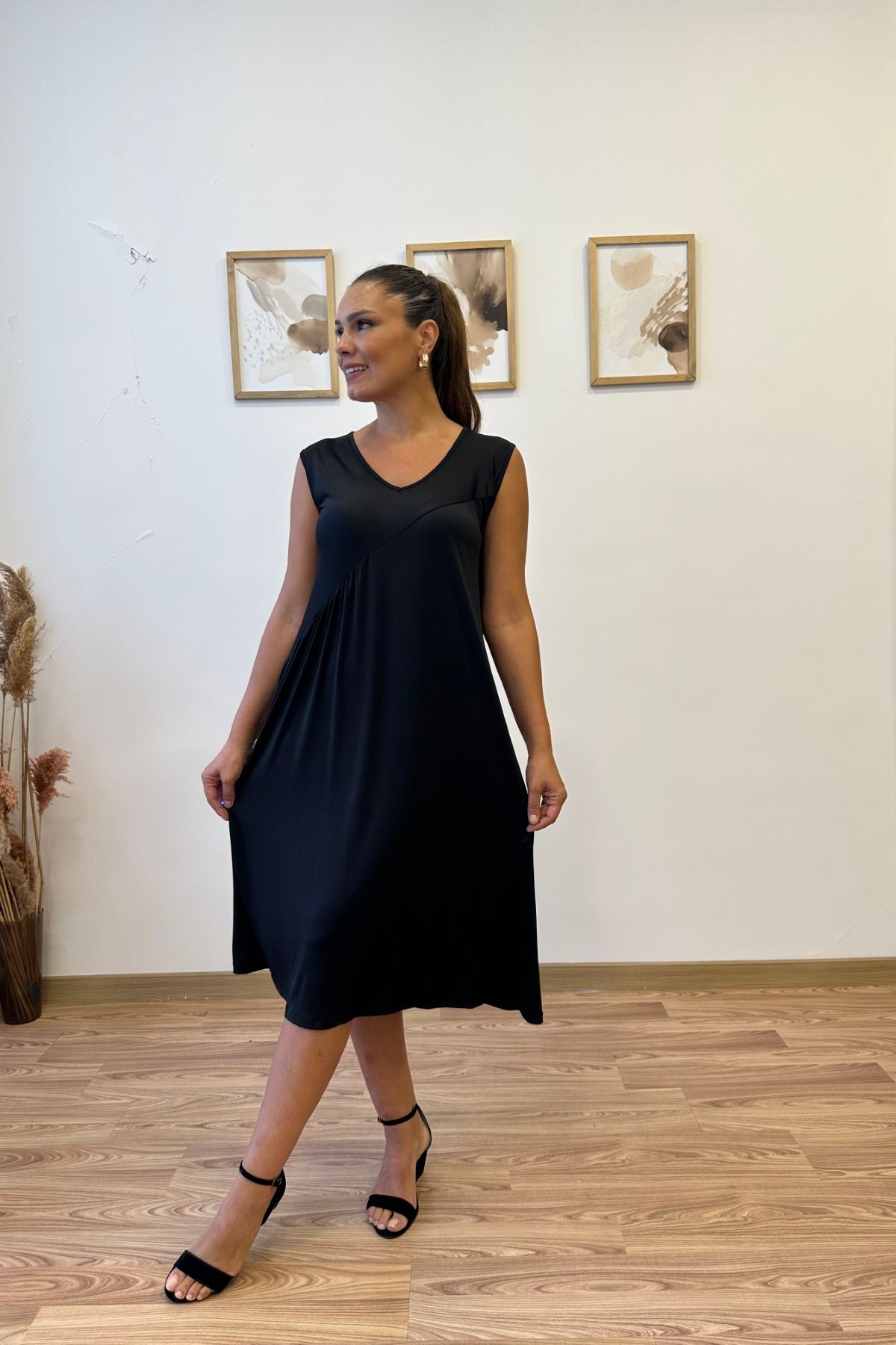 Verev Kesim Micro Kumaş Midi Elbise
