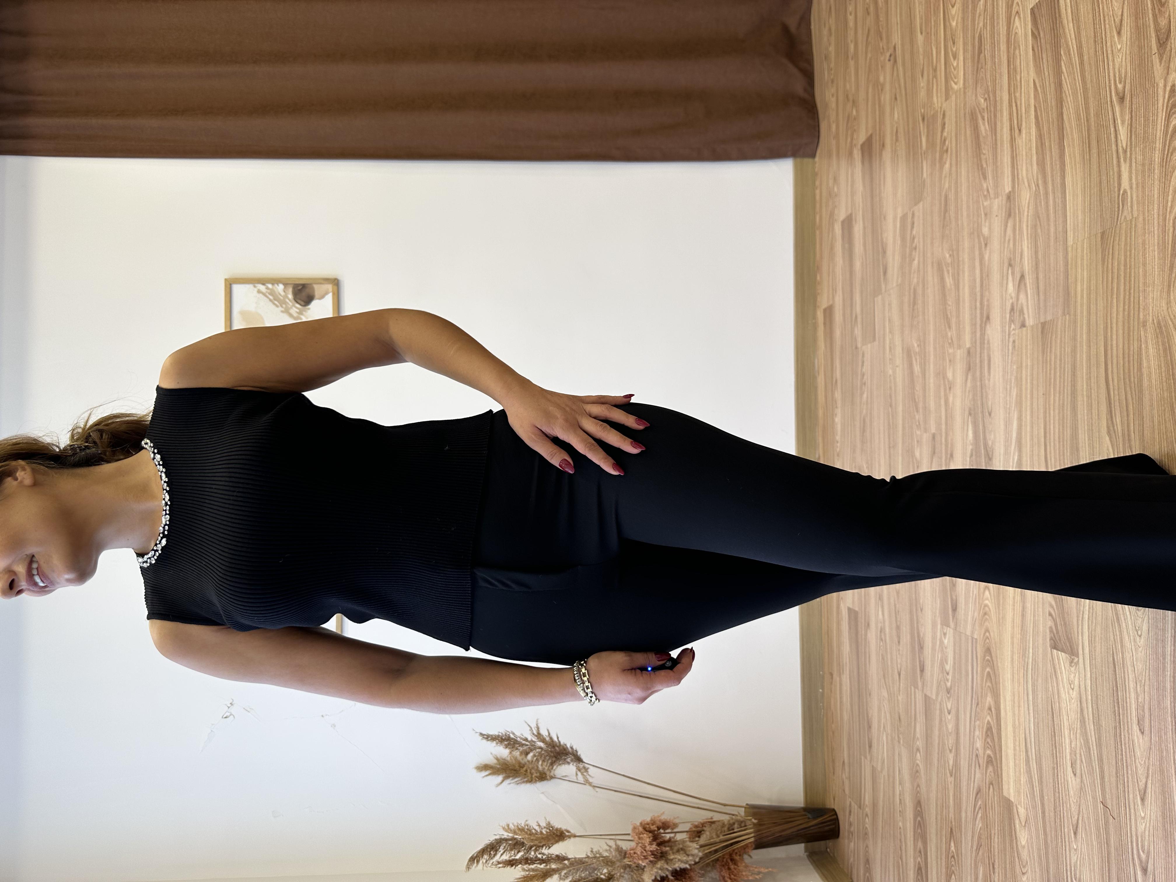 Kolsuz Taşlı Triko Bluz