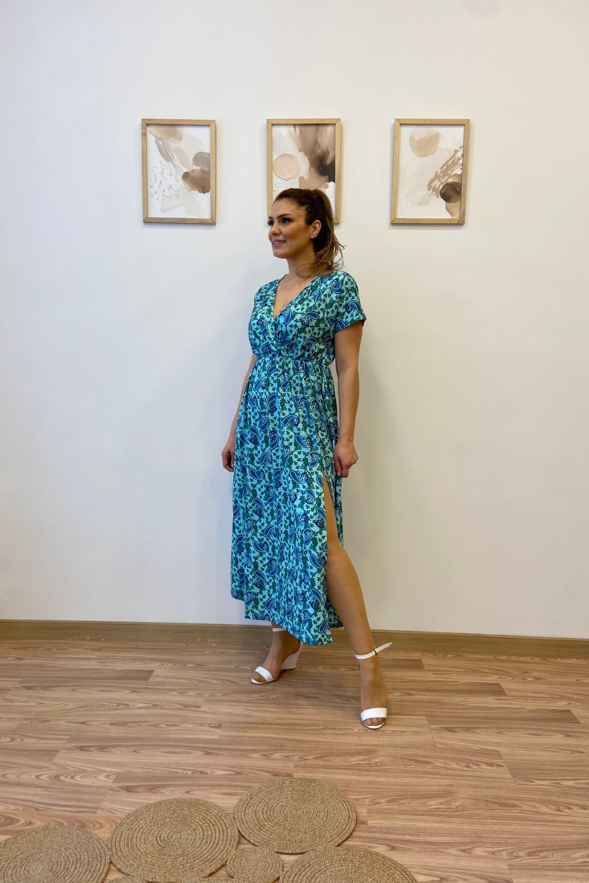 Şal Desenli Kruvaze Yaka Yırtmaçlı Uzun Elbise