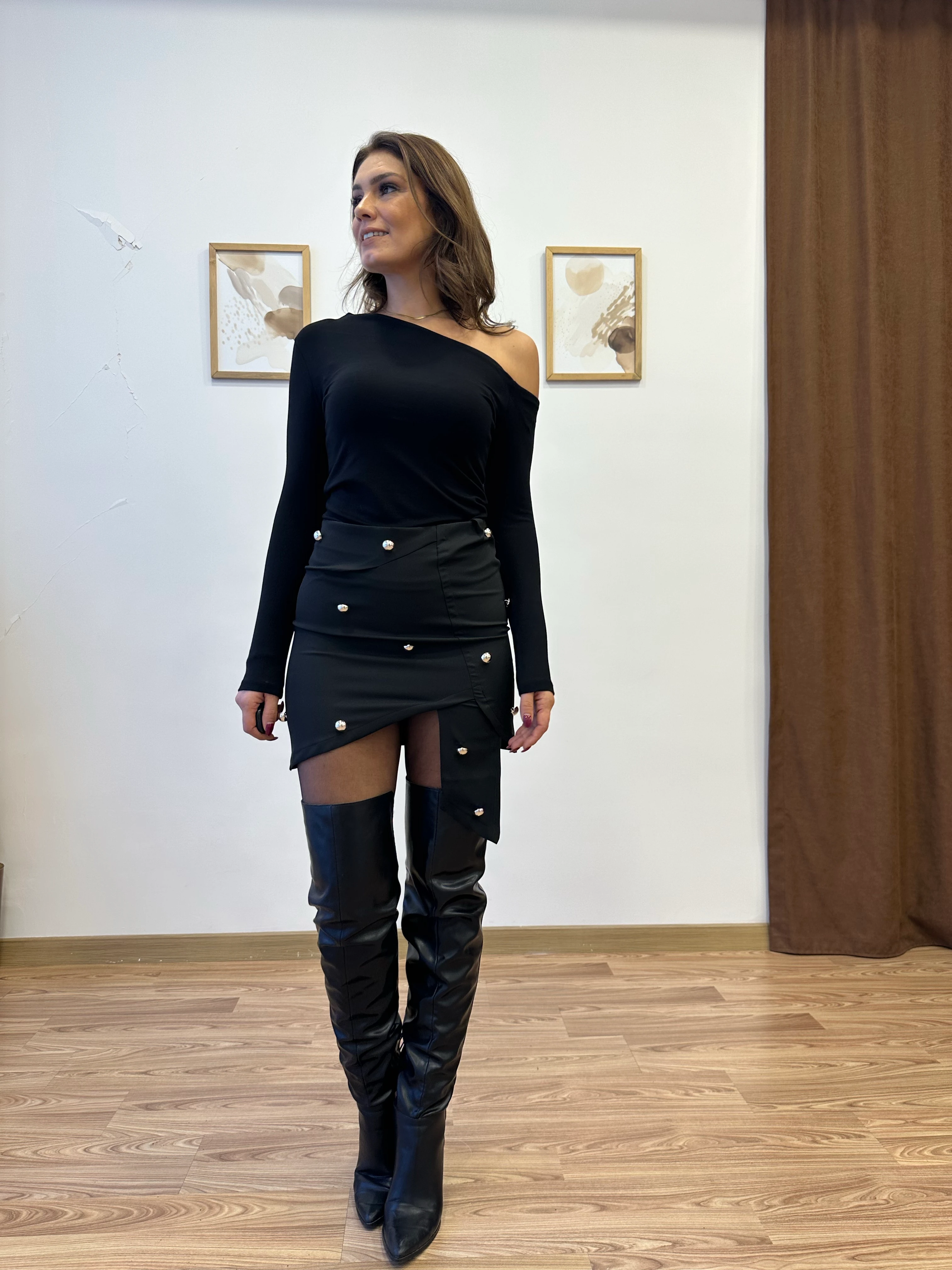 Düğme Aksesuarlı Mini Etek